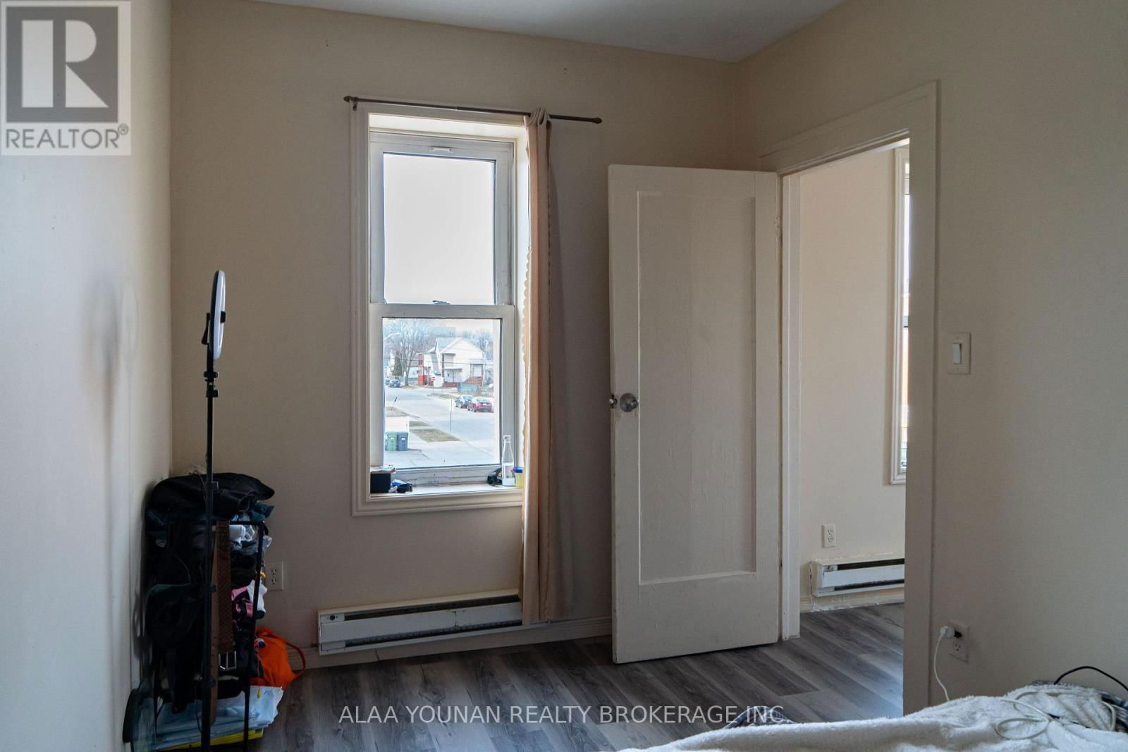 679 WYANDOTTE STREET EAST Image 23
