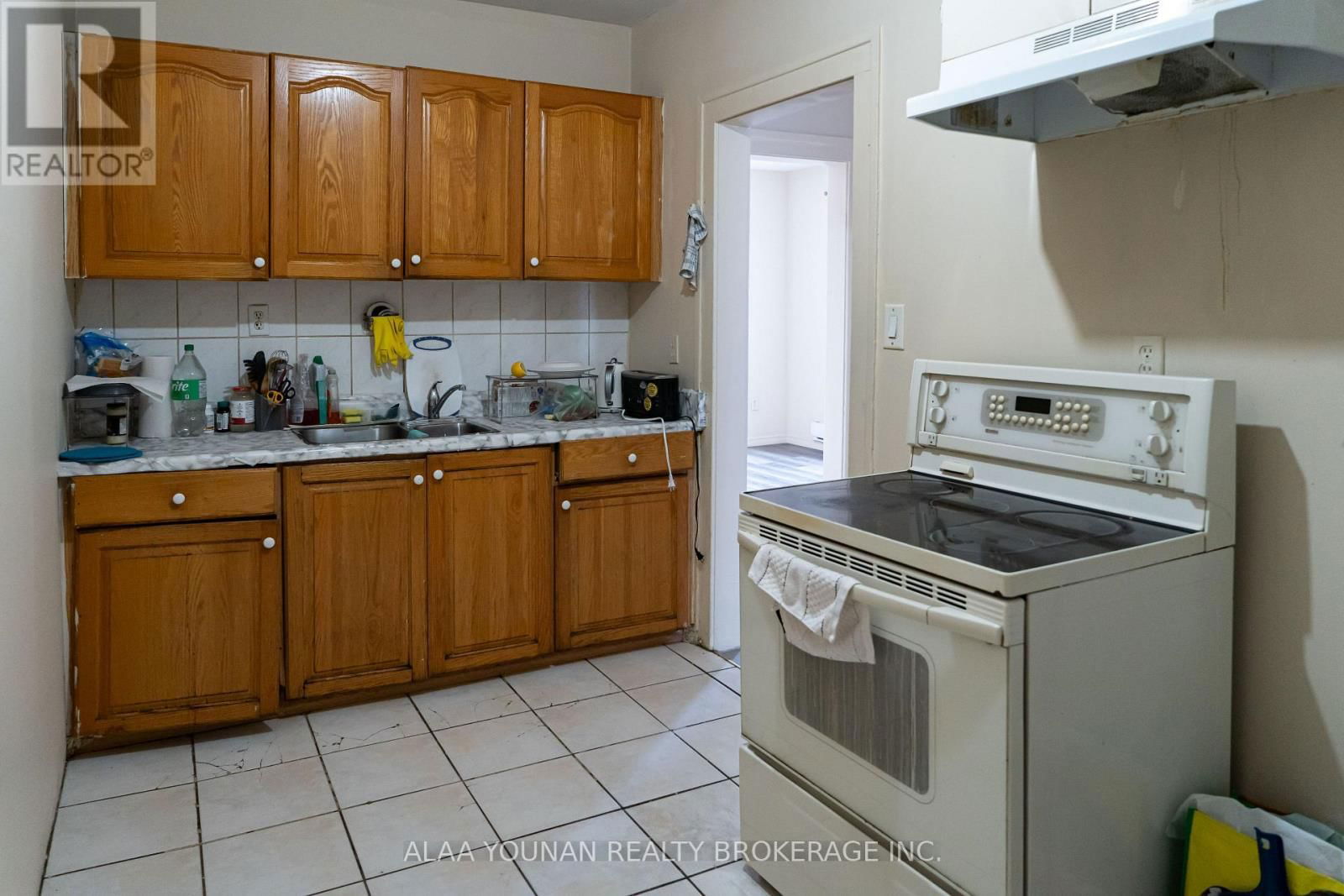 679 WYANDOTTE STREET EAST Image 26