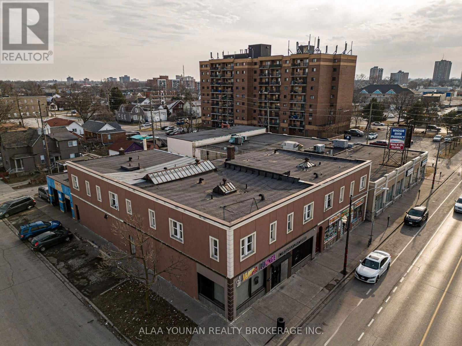 679 WYANDOTTE STREET EAST Image 3