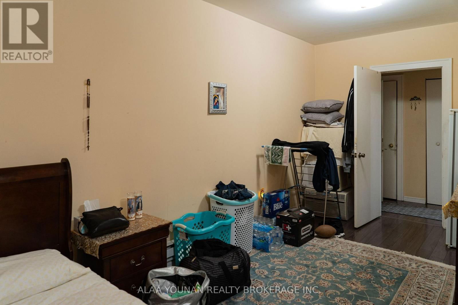 679 WYANDOTTE STREET EAST Image 32