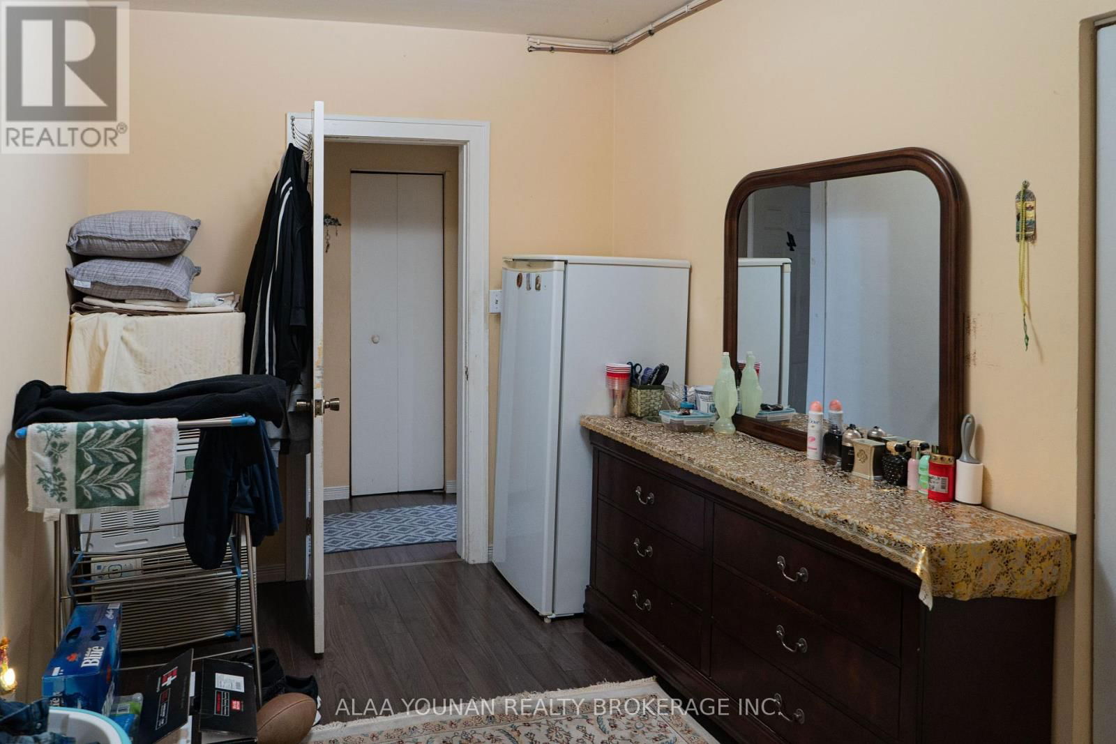 679 WYANDOTTE STREET EAST Image 33