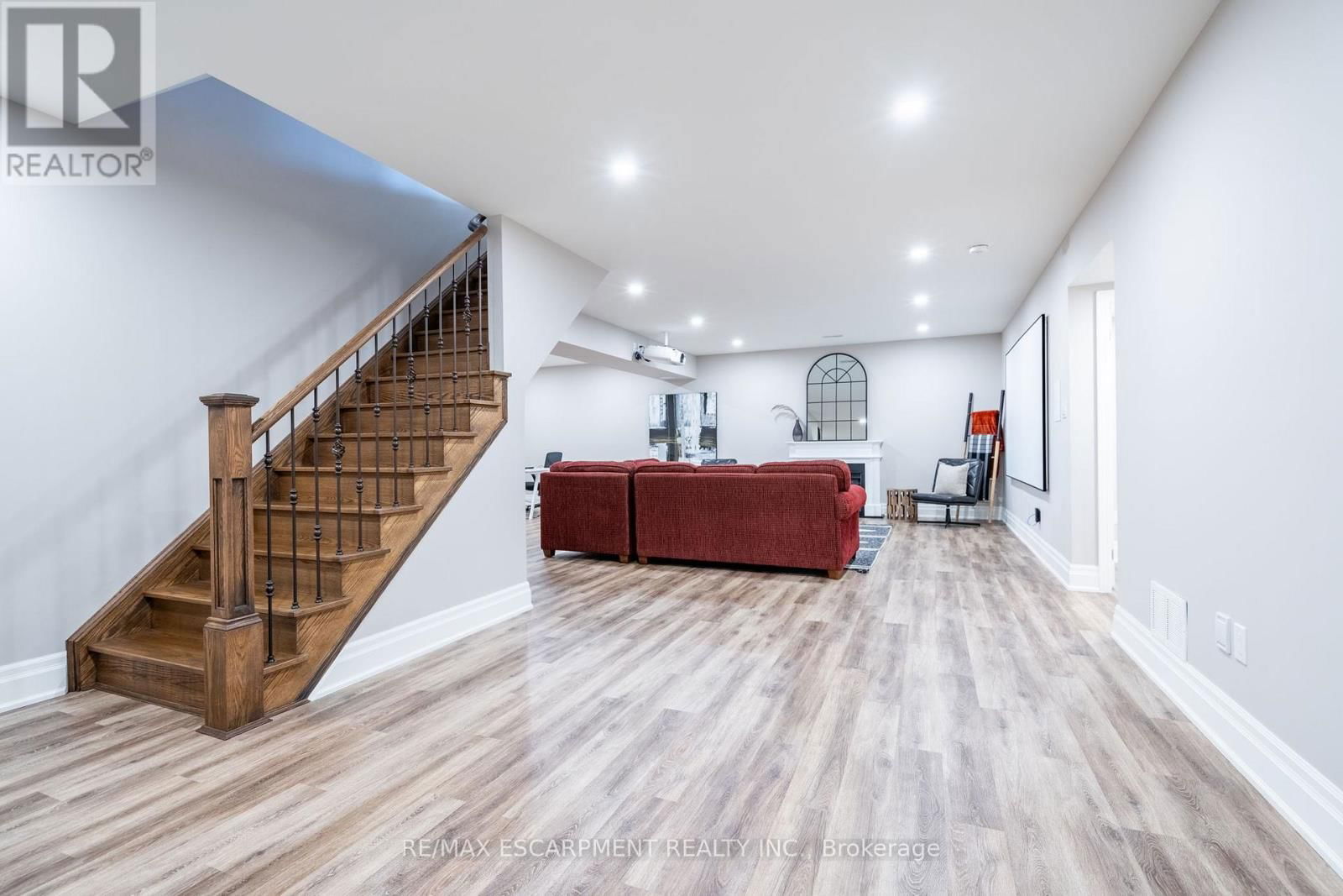 50 LLOYMINN AVENUE Image 31