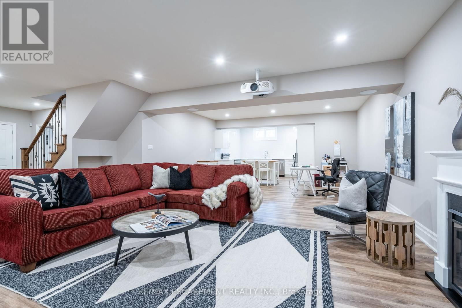 50 LLOYMINN AVENUE Image 34