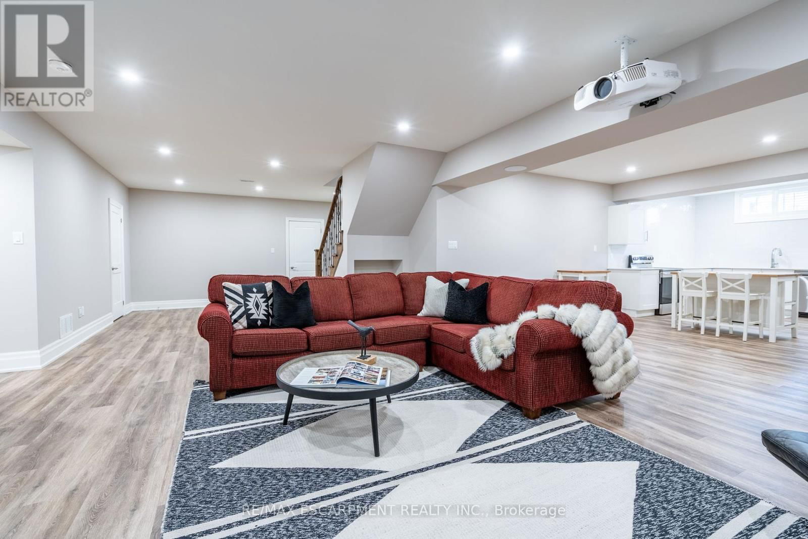 50 LLOYMINN AVENUE Image 35