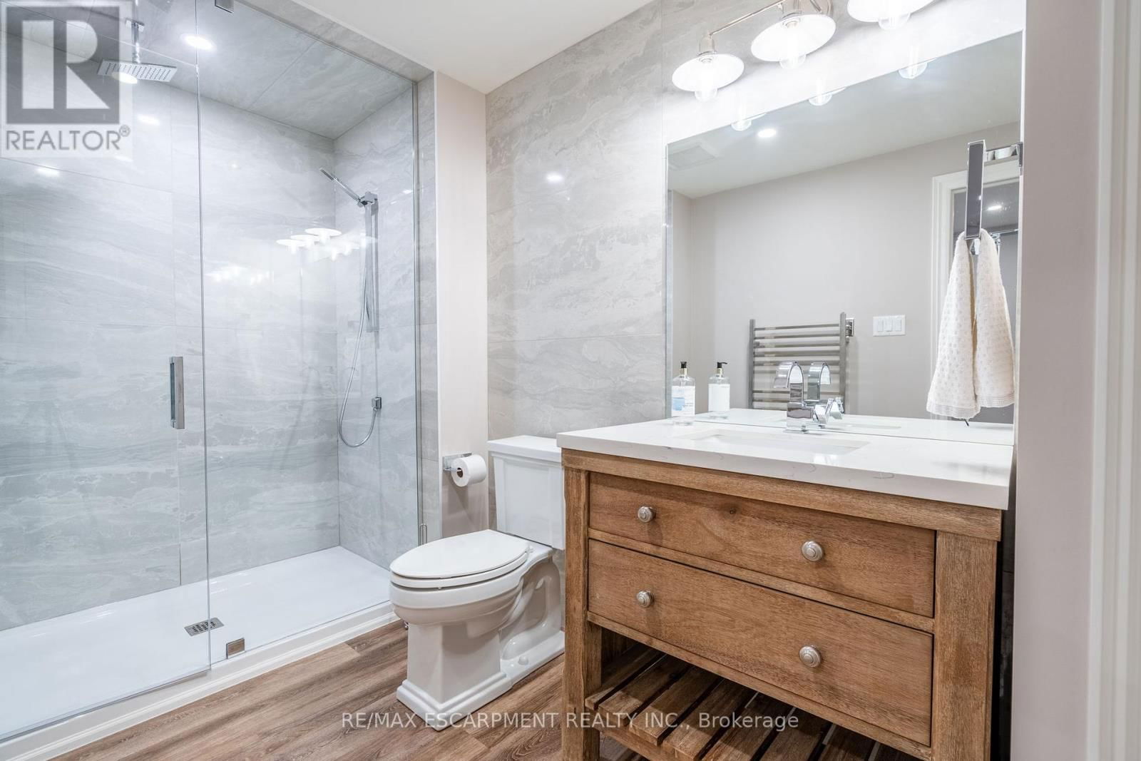 50 LLOYMINN AVENUE Image 38