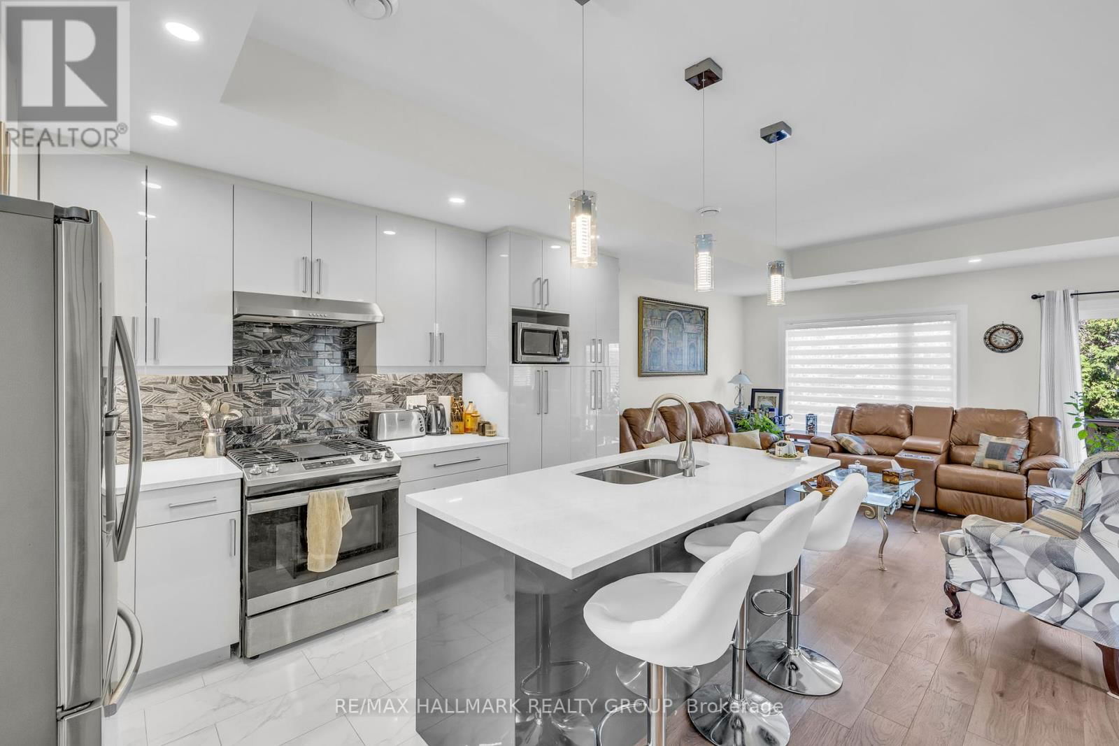 165 LONGPRE STREET Image 4