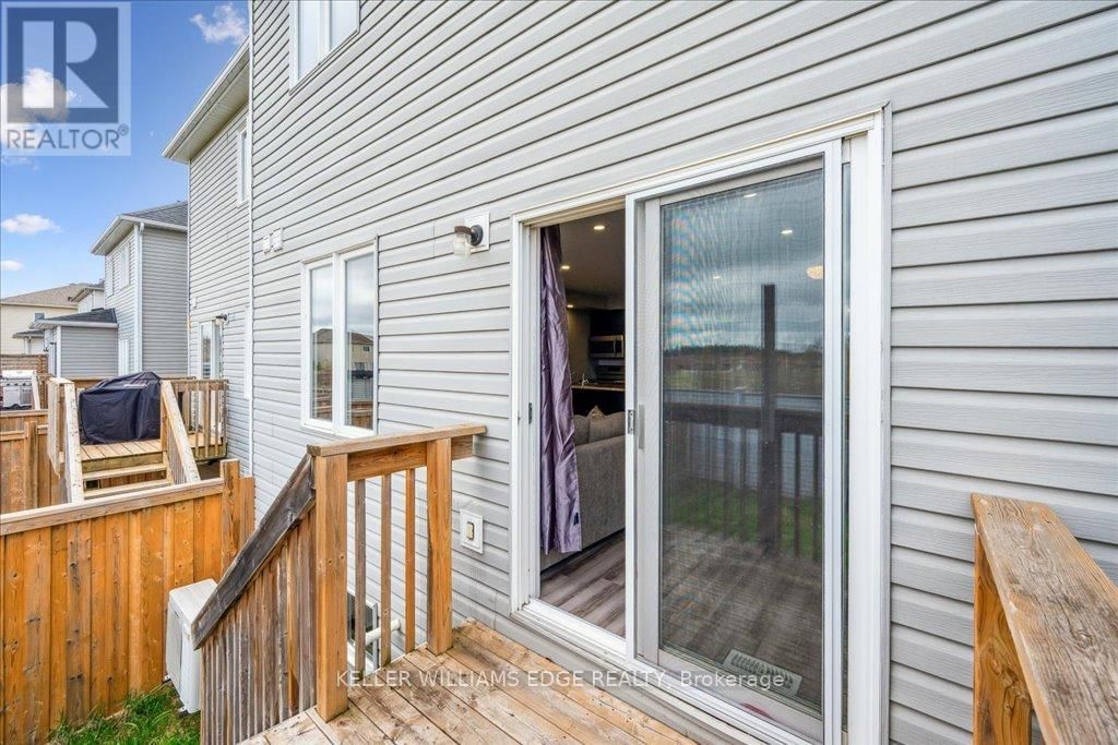 734 COOK CRESCENT Image 29