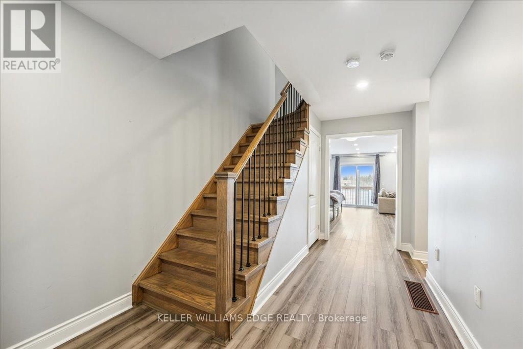 734 COOK CRESCENT Image 3