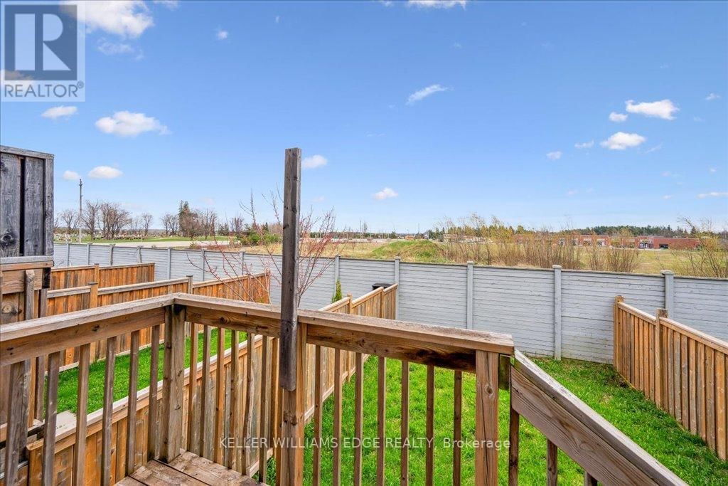 734 COOK CRESCENT Image 30