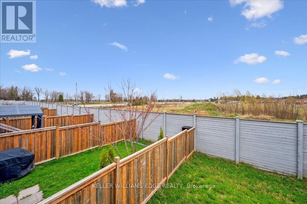 734 COOK CRESCENT Image 33