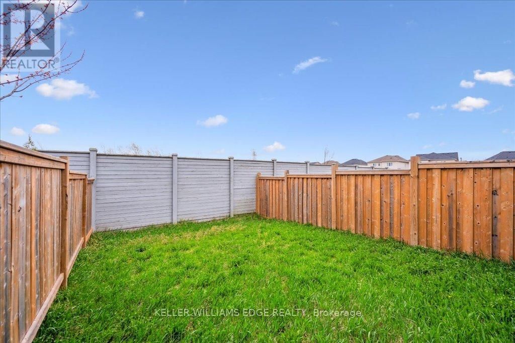 734 COOK CRESCENT Image 37