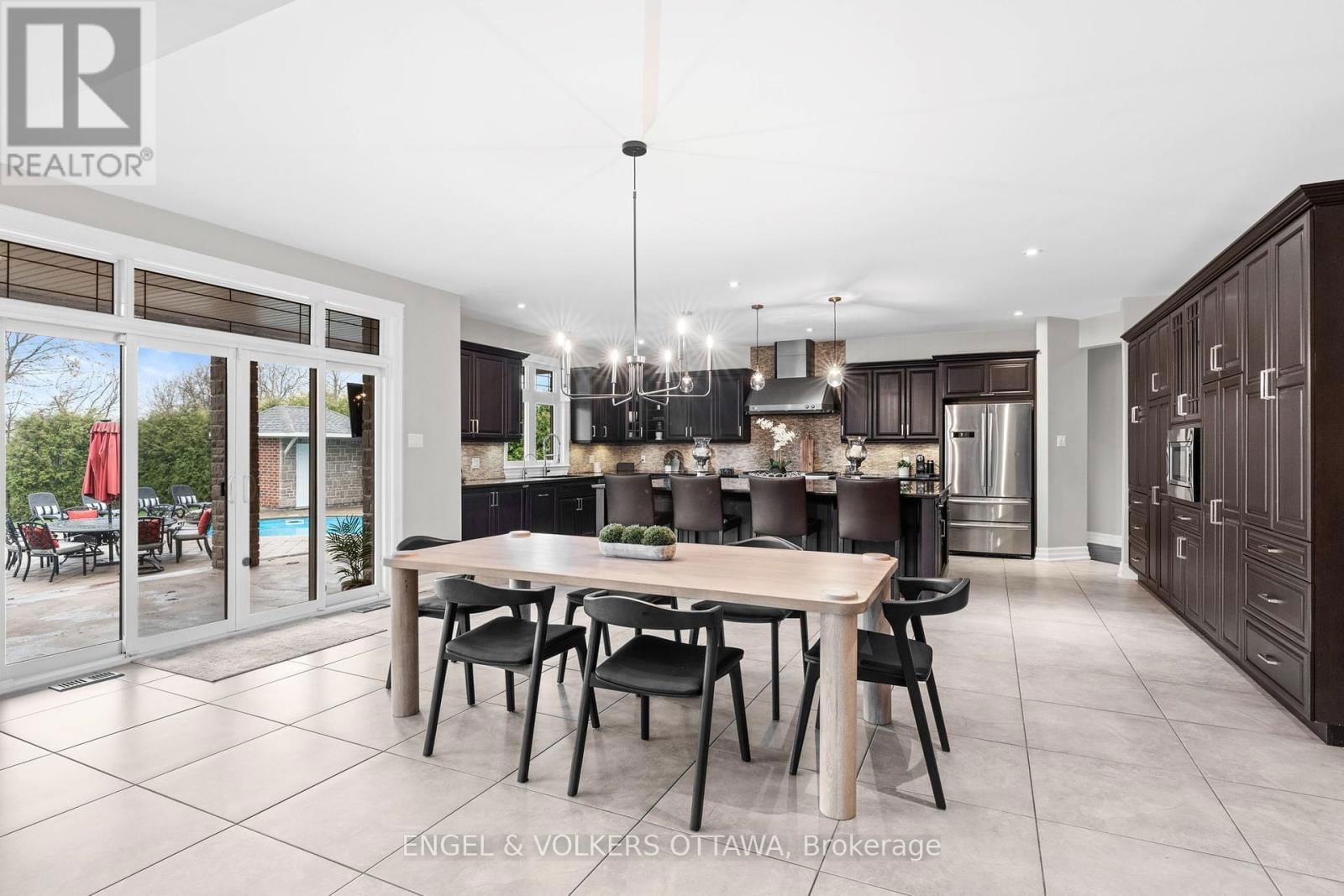 450 LOCKMASTER CRESCENT Image 10