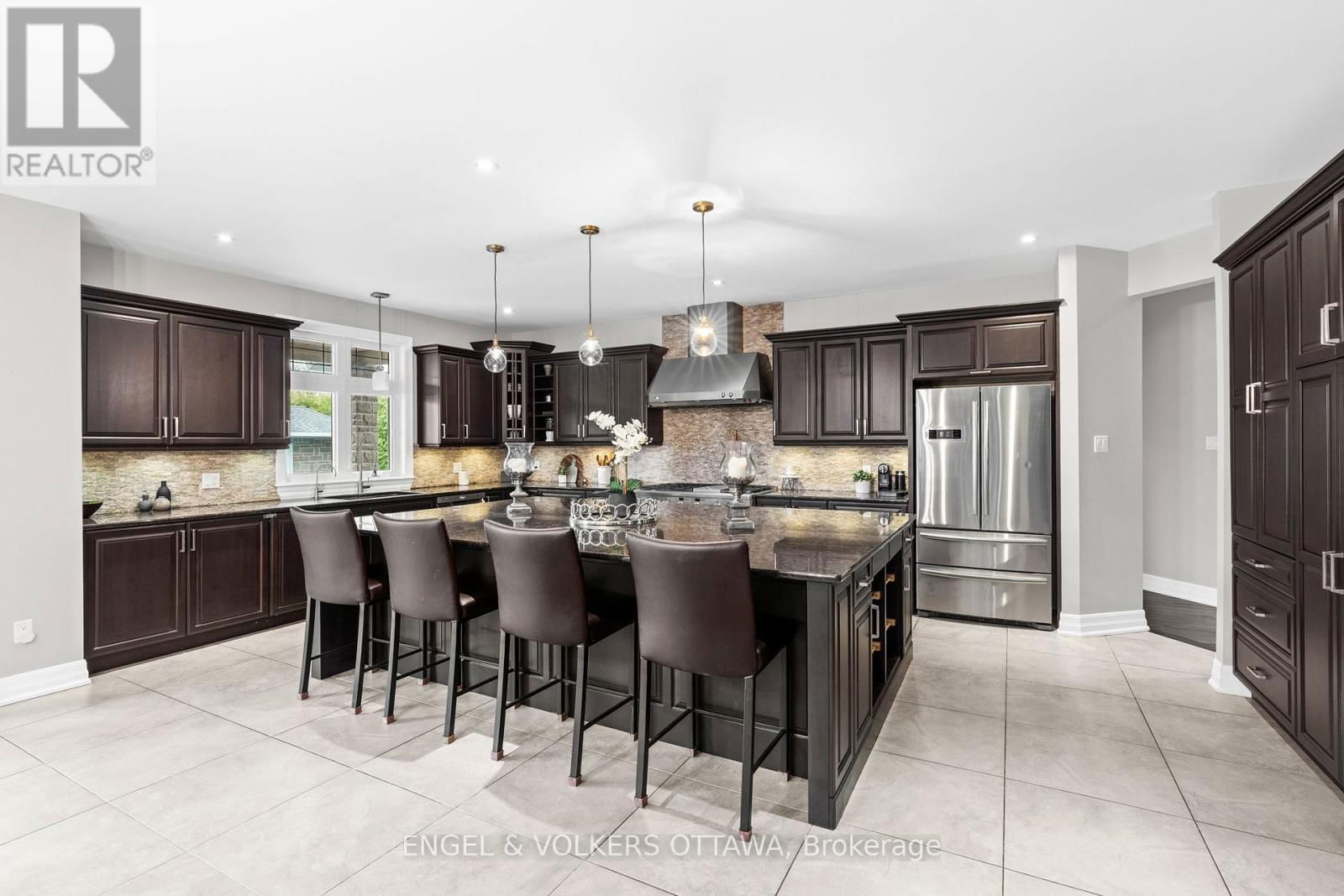 450 LOCKMASTER CRESCENT Image 11