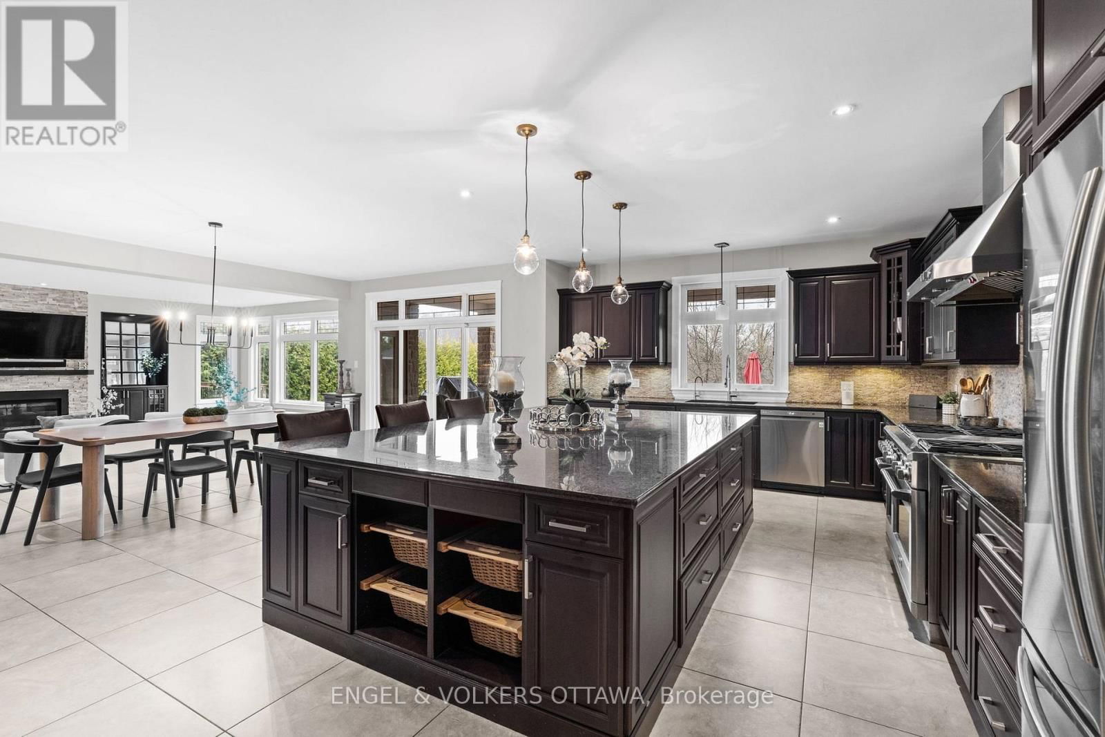 450 LOCKMASTER CRESCENT Image 13