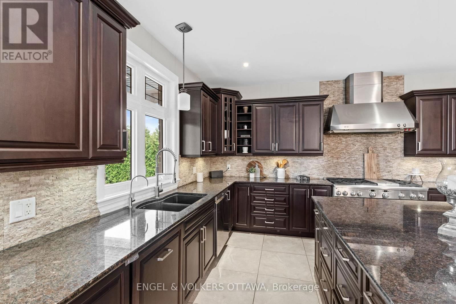450 LOCKMASTER CRESCENT Image 14