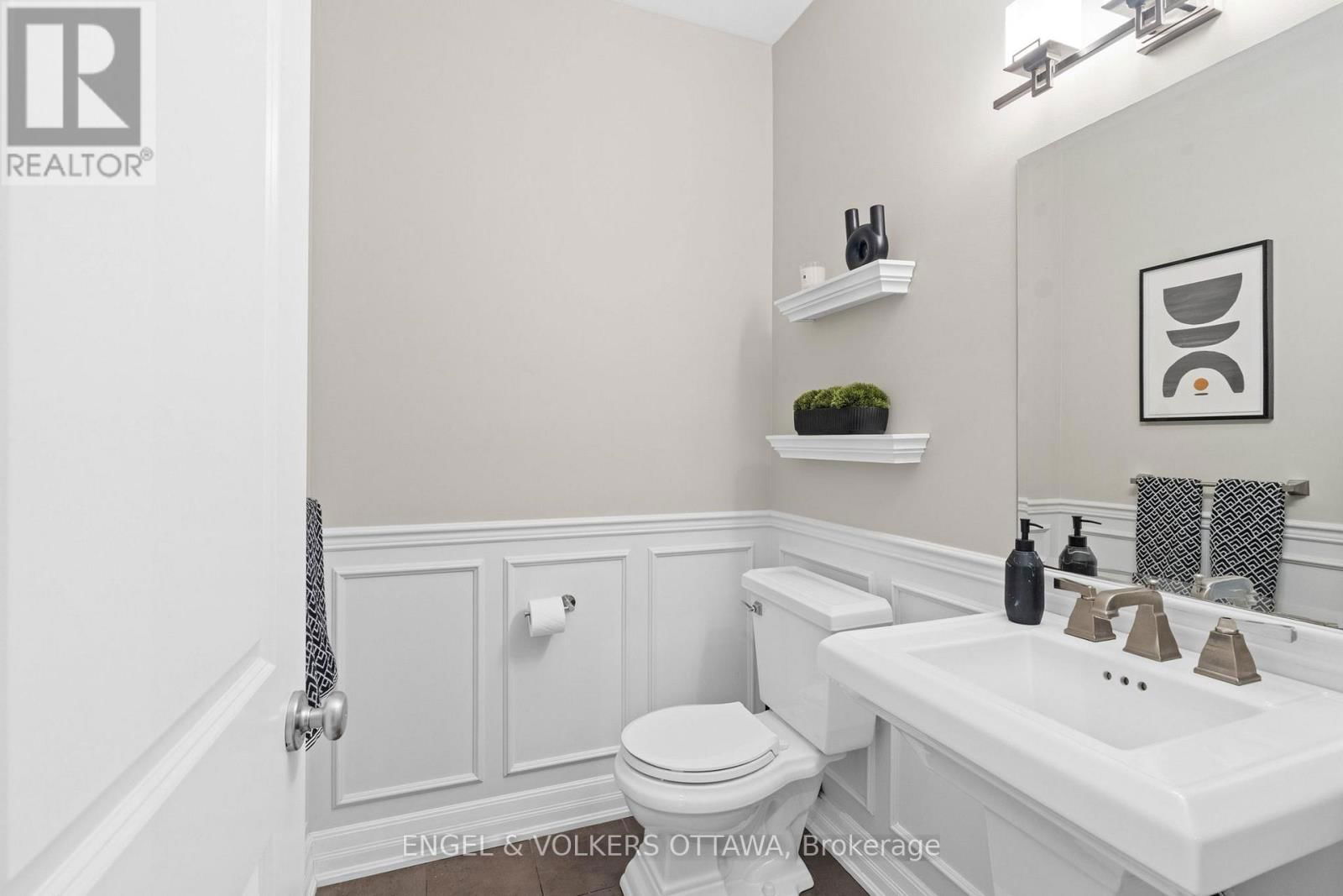450 LOCKMASTER CRESCENT Image 19