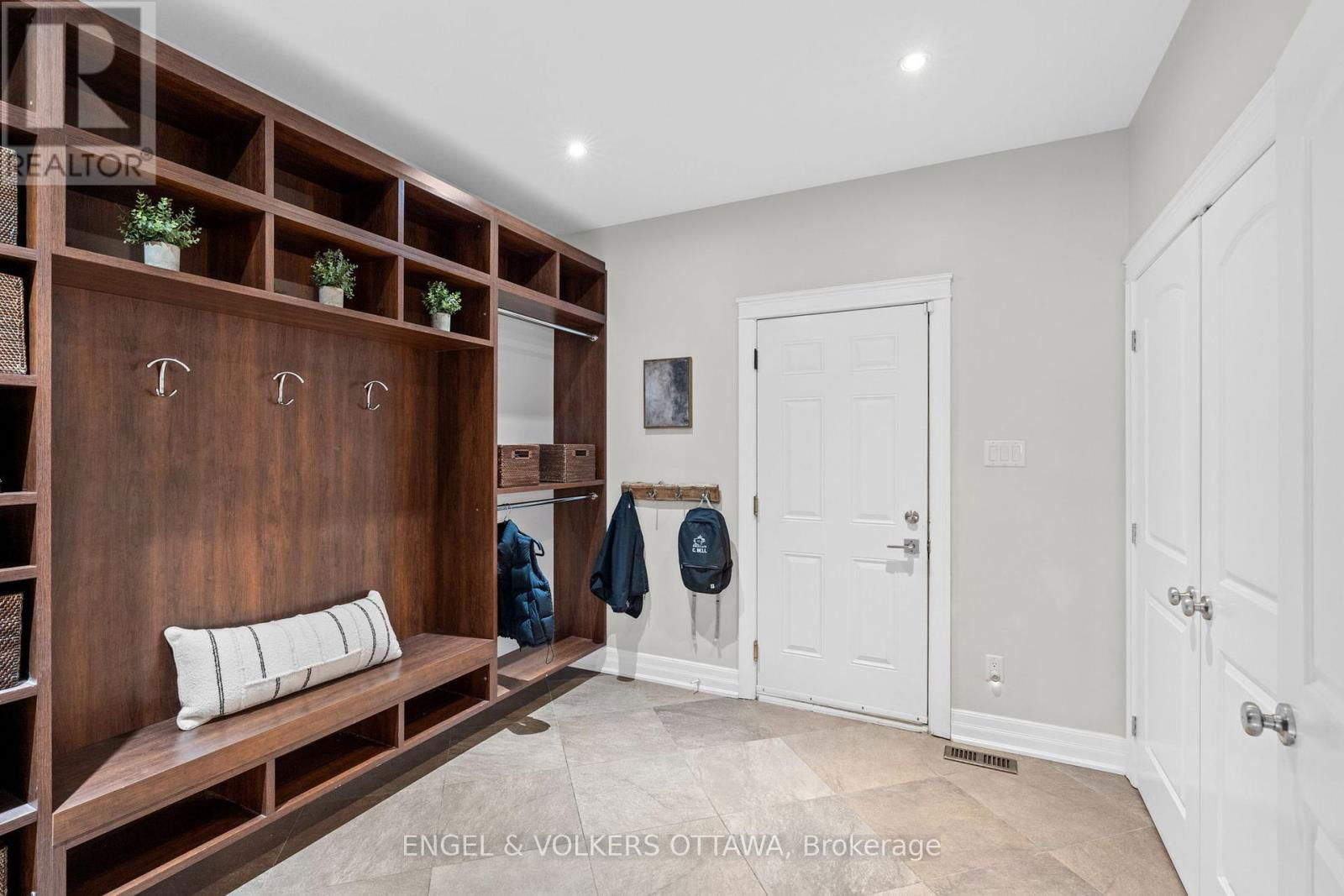 450 LOCKMASTER CRESCENT Image 20