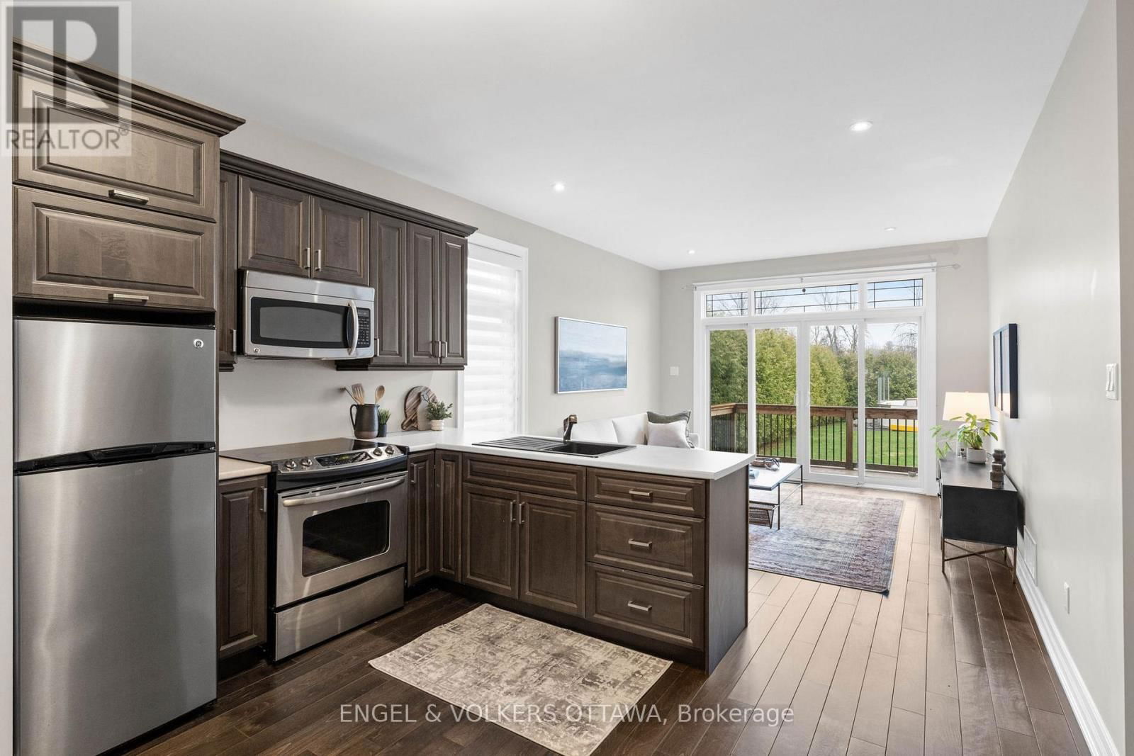 450 LOCKMASTER CRESCENT Image 22