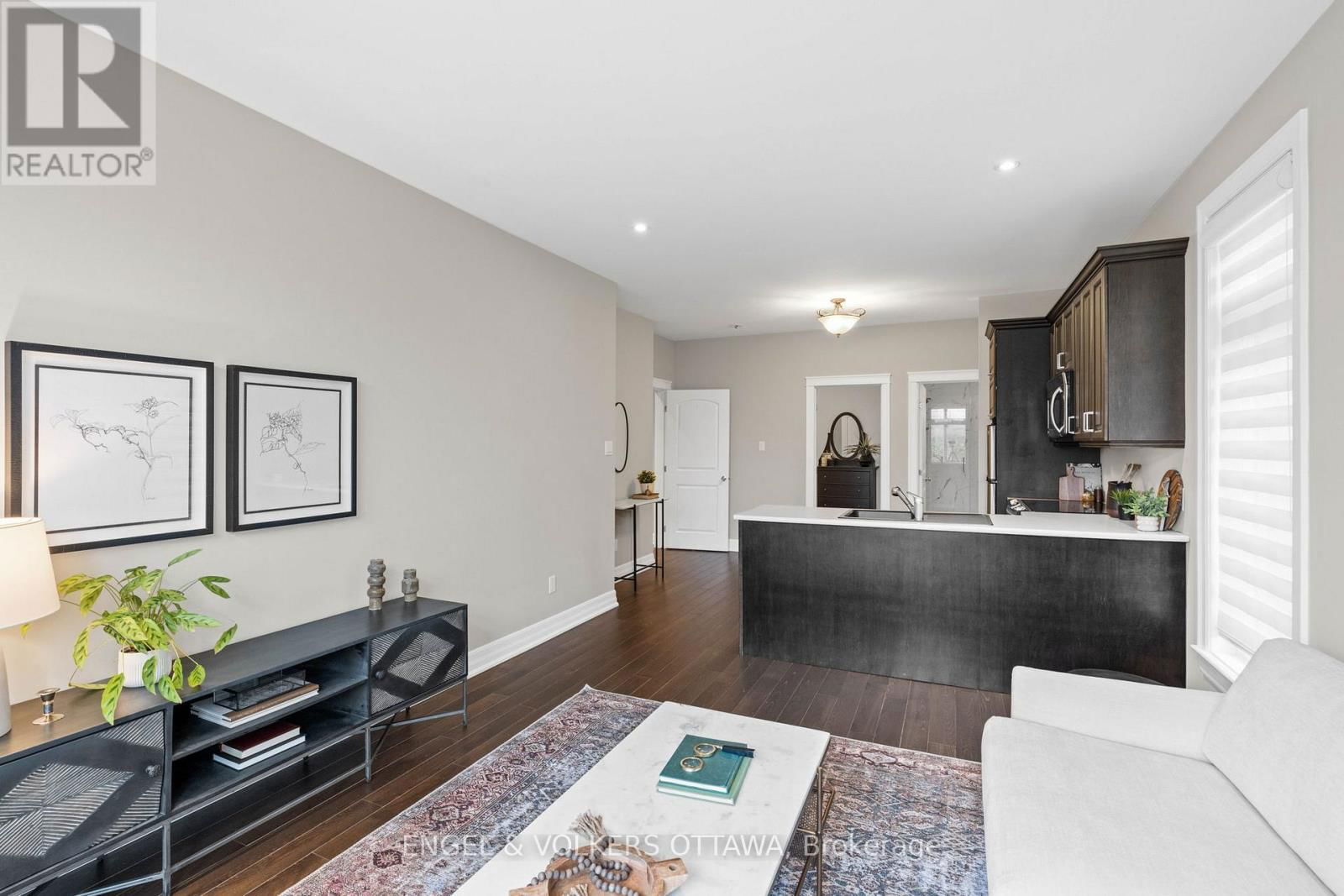 450 LOCKMASTER CRESCENT Image 24