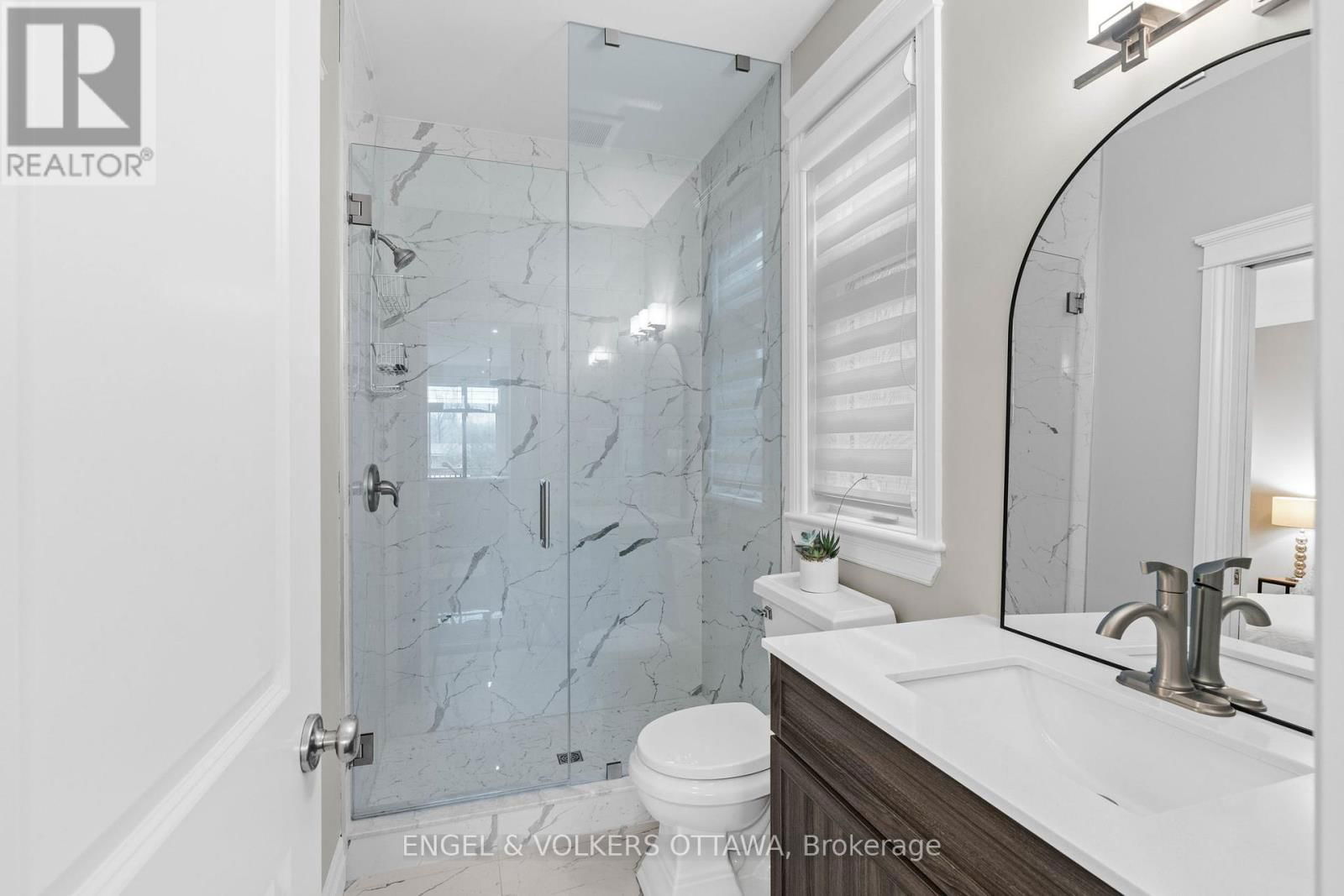 450 LOCKMASTER CRESCENT Image 26