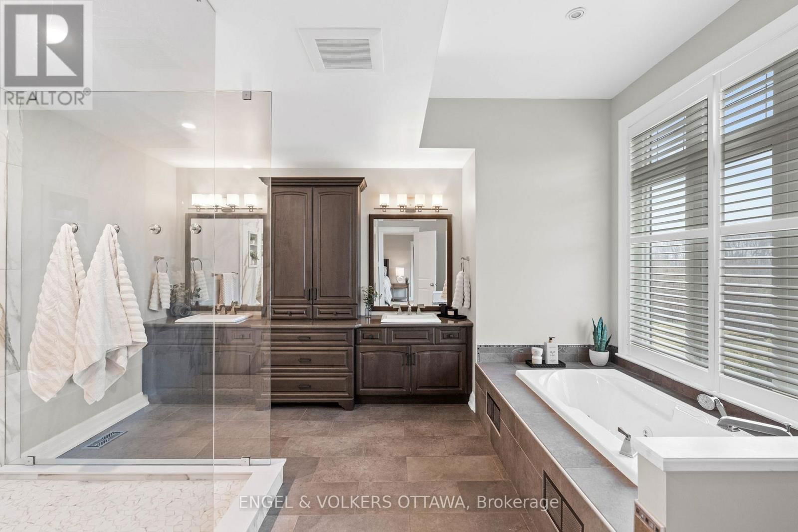 450 LOCKMASTER CRESCENT Image 30