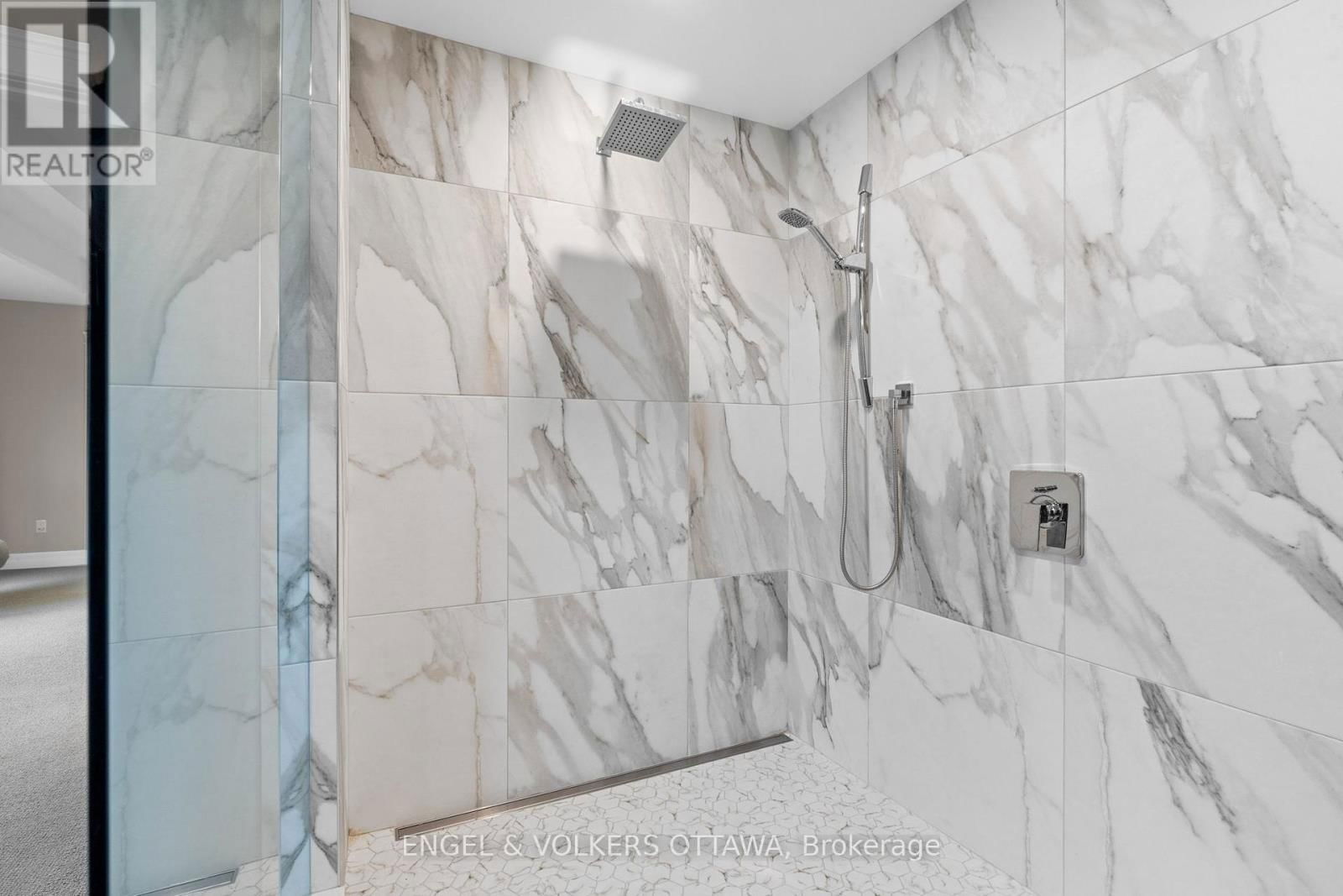 450 LOCKMASTER CRESCENT Image 32