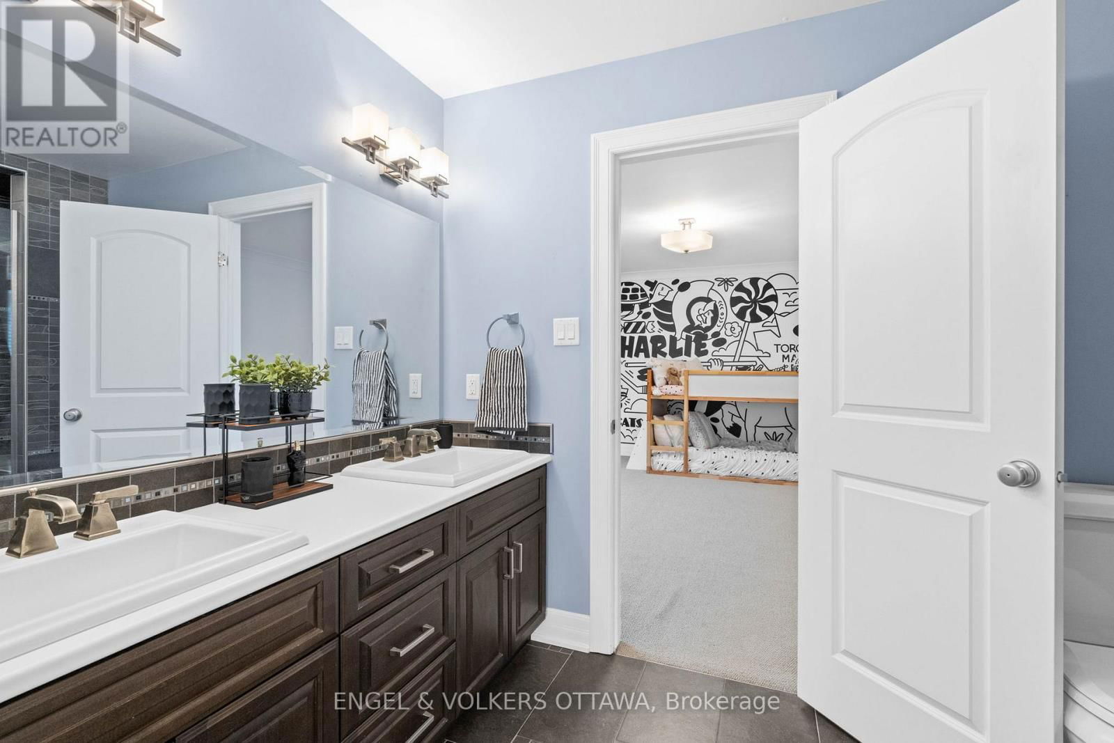 450 LOCKMASTER CRESCENT Image 36