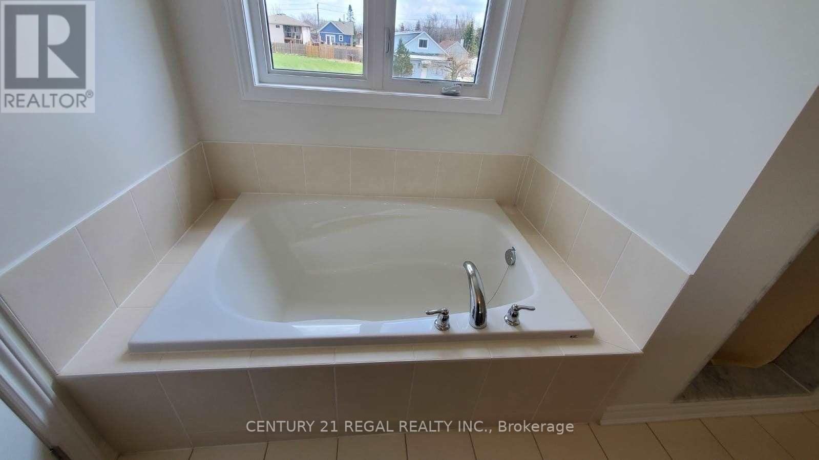 36 PALACE STREET Image 8