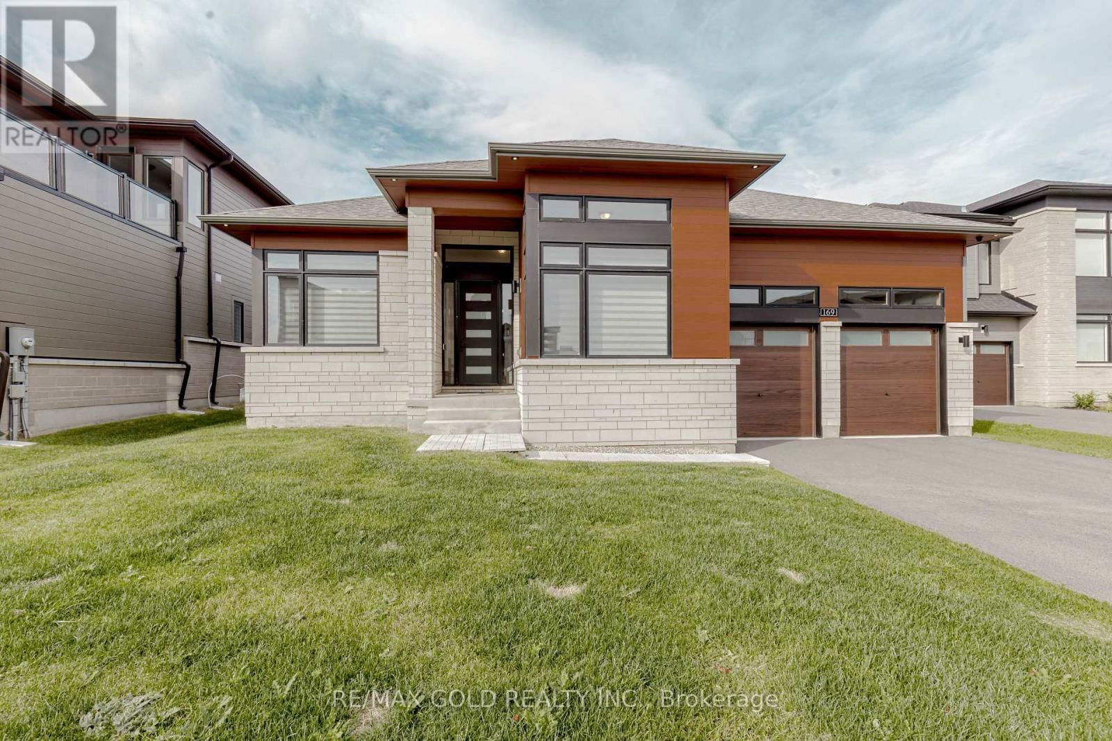 169 SPRINGSIDE CRESCENT Image 2