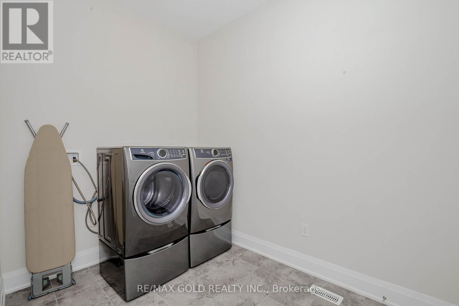 169 SPRINGSIDE CRESCENT Image 27