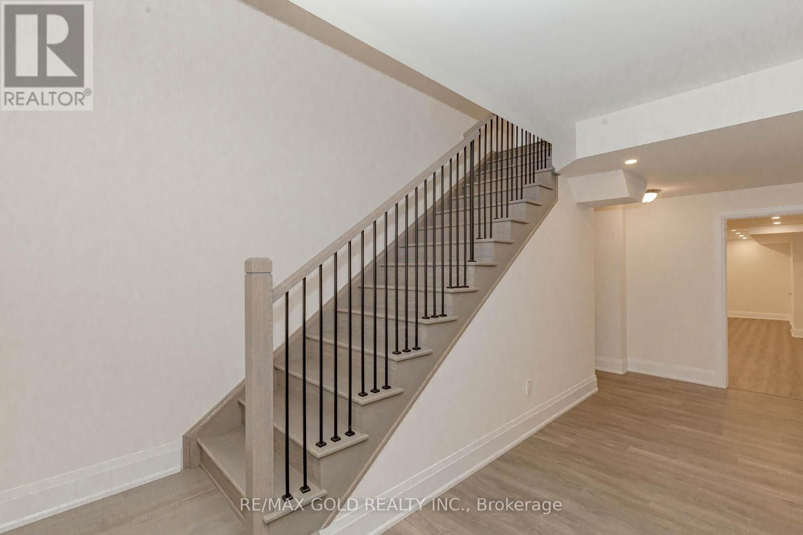 169 SPRINGSIDE CRESCENT Image 28