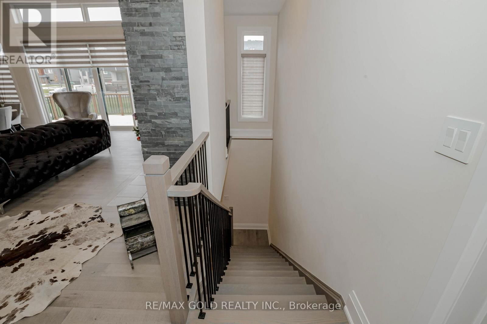 169 SPRINGSIDE CRESCENT Image 29
