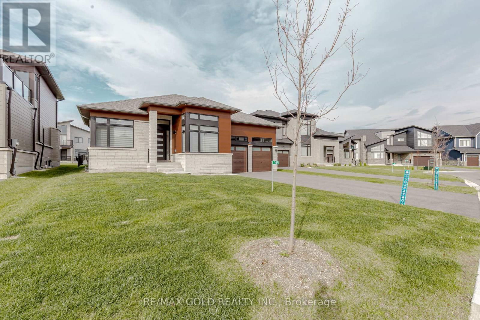 169 SPRINGSIDE CRESCENT Image 3