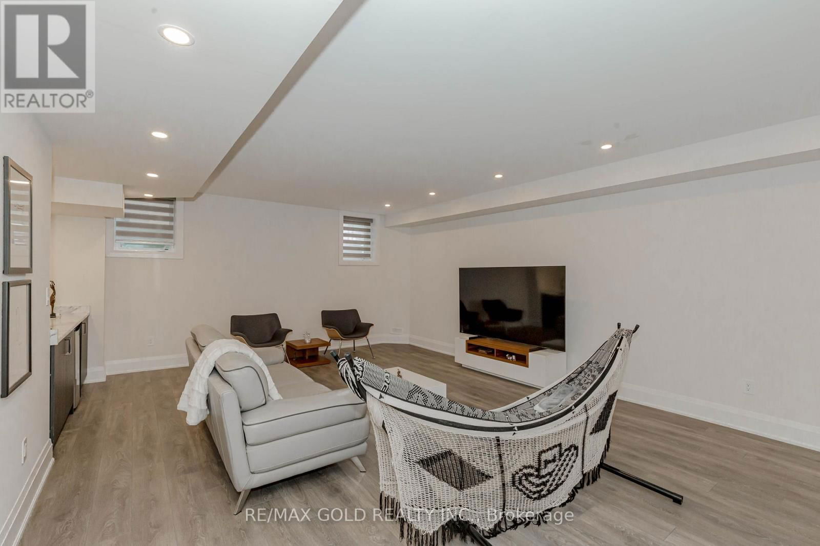 169 SPRINGSIDE CRESCENT Image 31