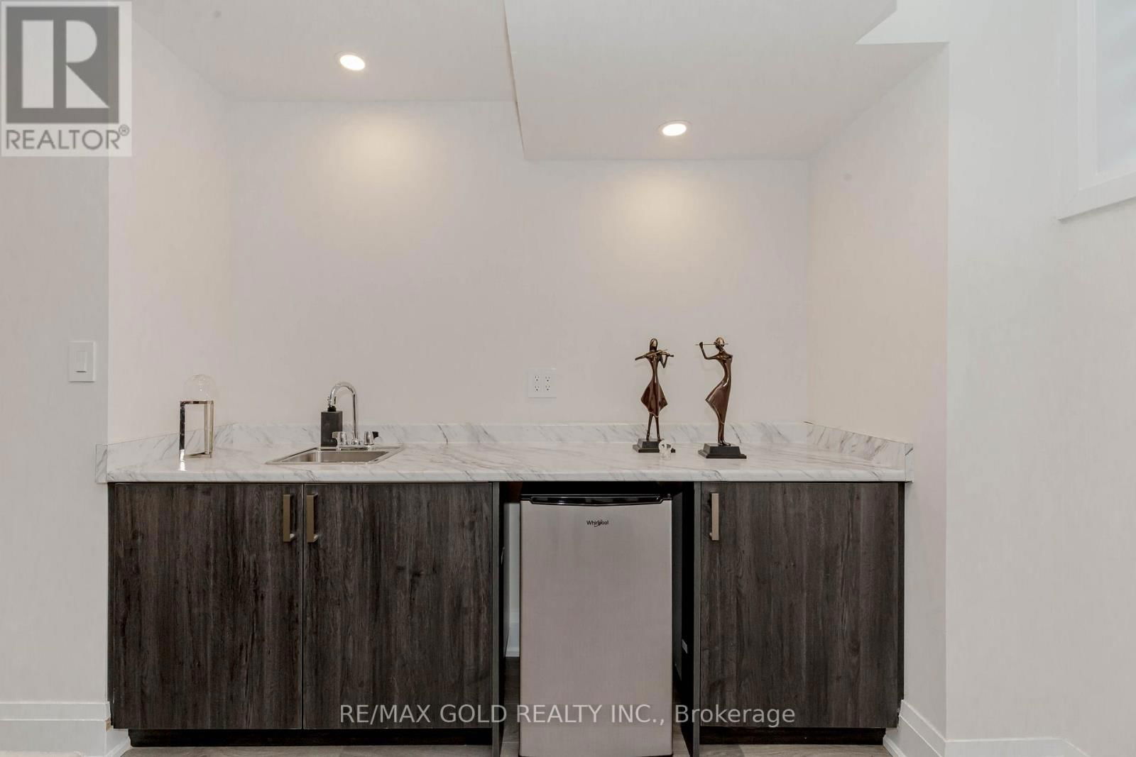 169 SPRINGSIDE CRESCENT Image 33