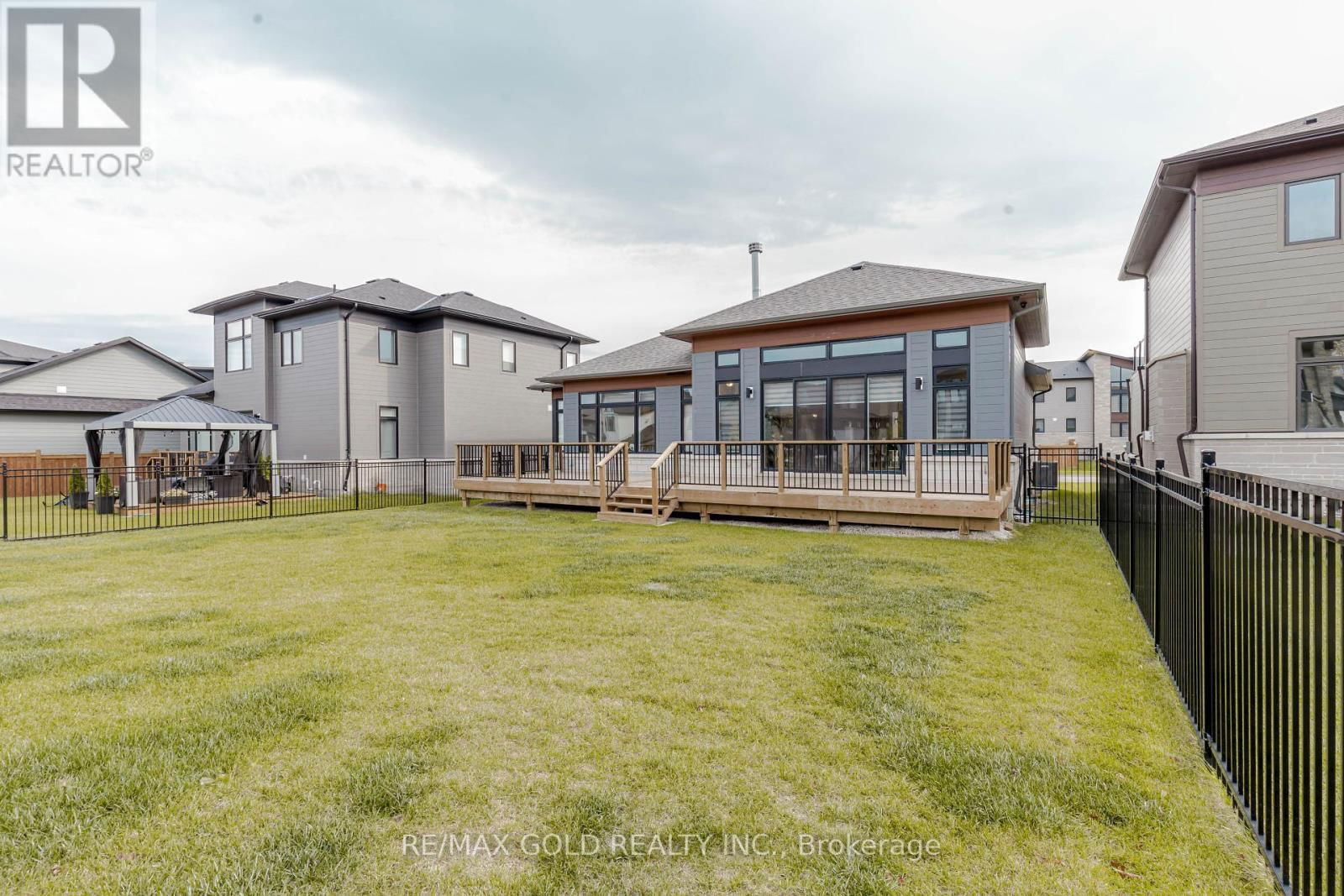 169 SPRINGSIDE CRESCENT Image 44
