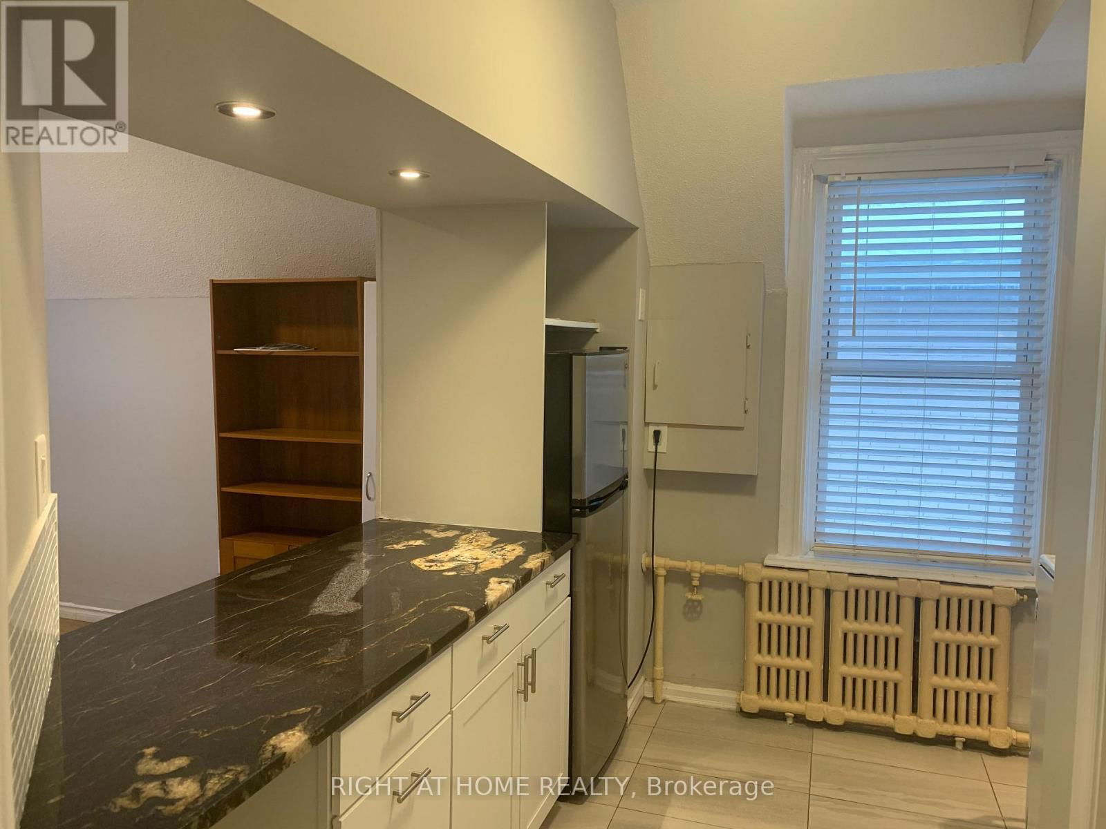 420 BRONSON AVENUE Image 16