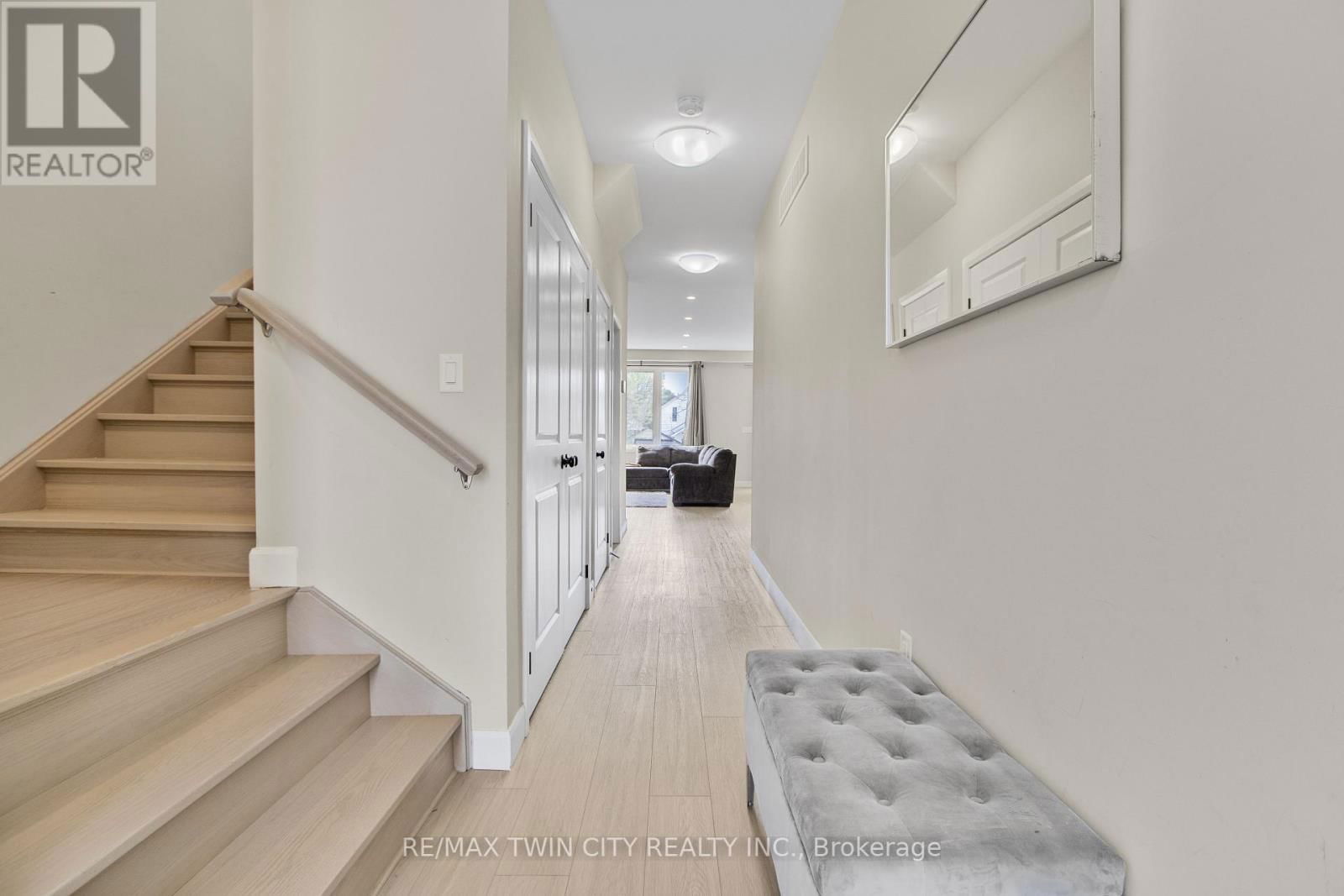 46 LOWELL STREET NORTH Image 14