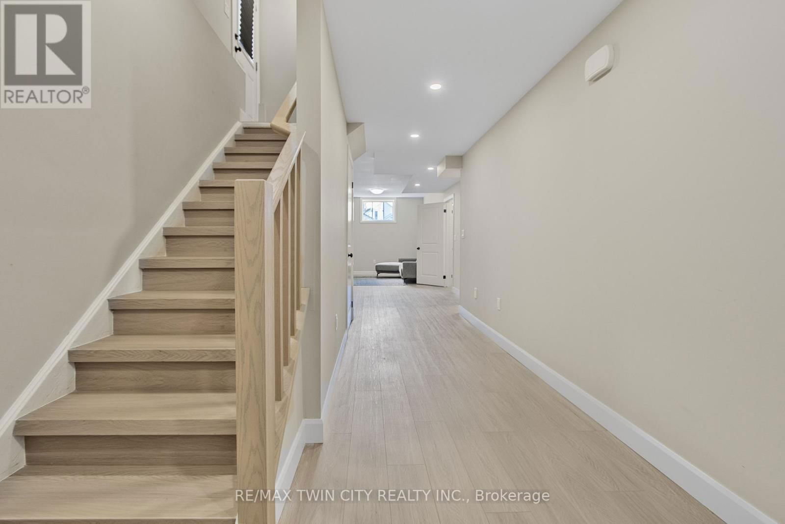 46 LOWELL STREET NORTH Image 24