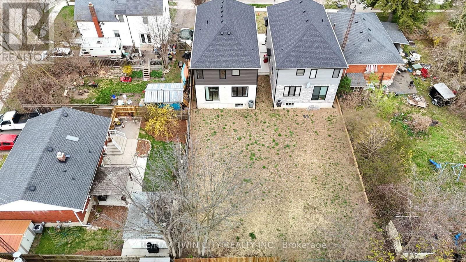 46 LOWELL STREET NORTH Image 32