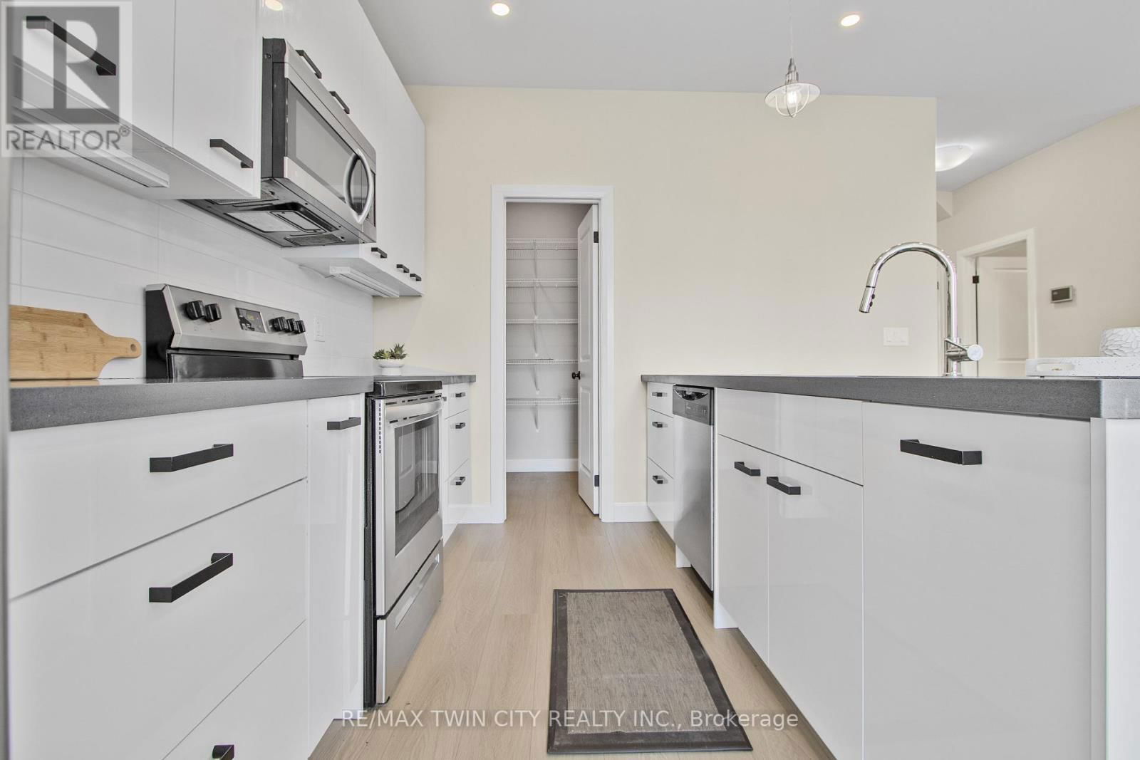 46 LOWELL STREET NORTH Image 6