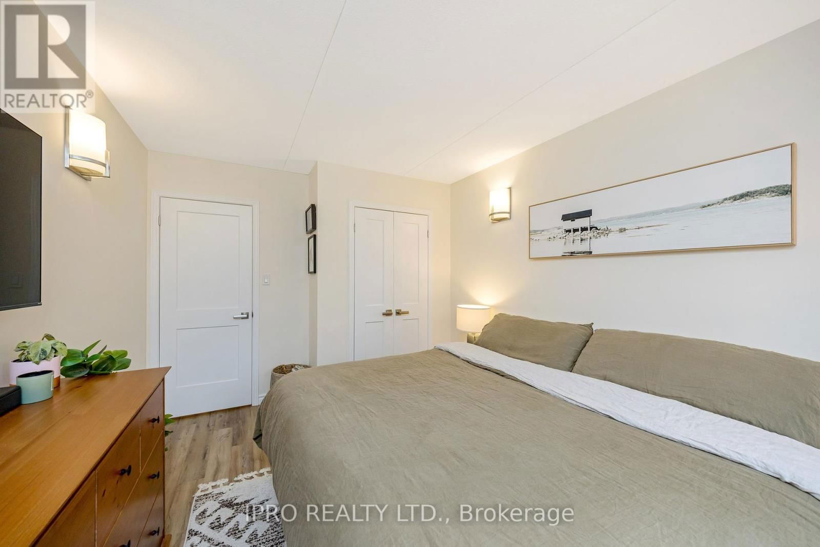 203 - 264 ALMA STREET Image 16