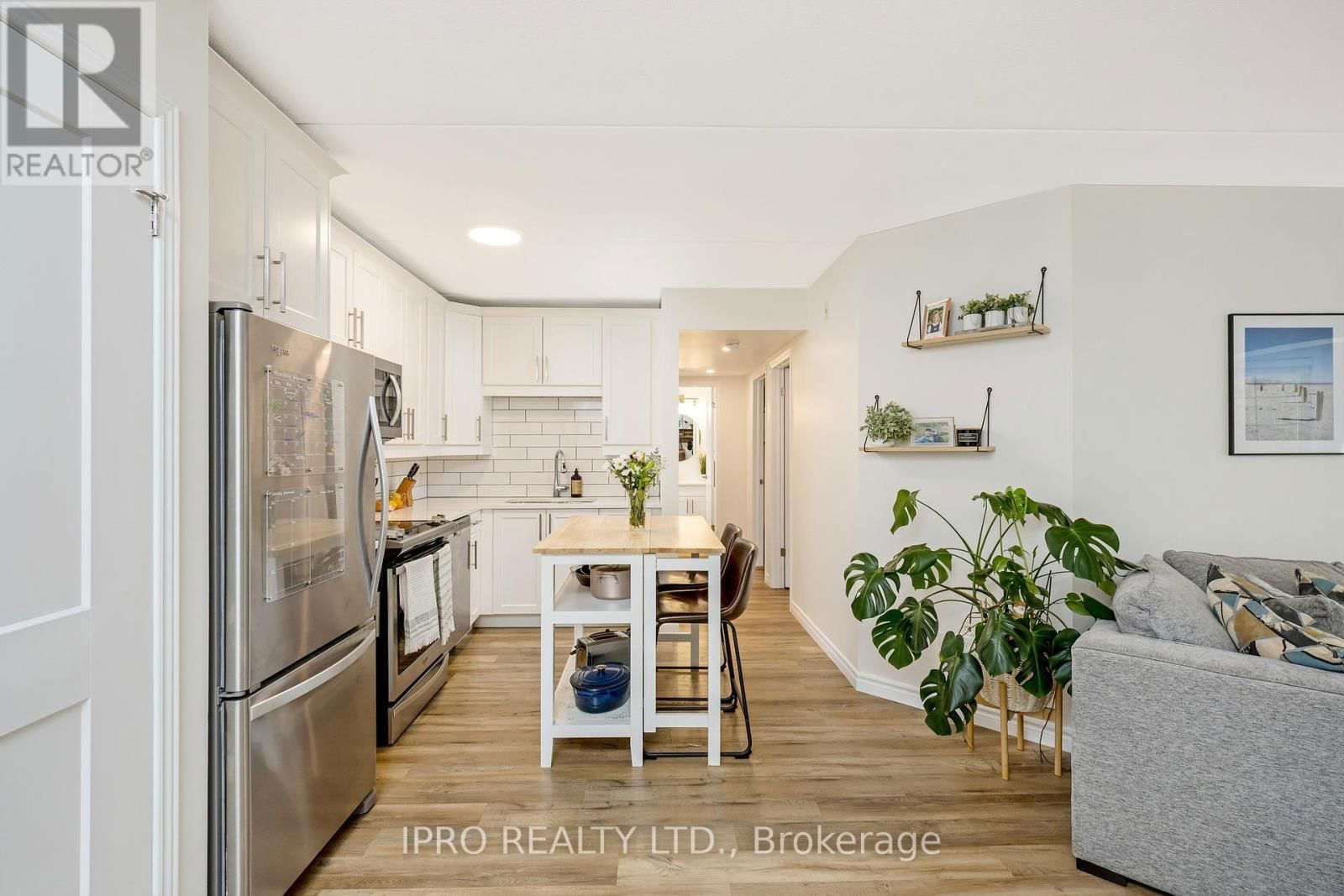 203 - 264 ALMA STREET Image 6