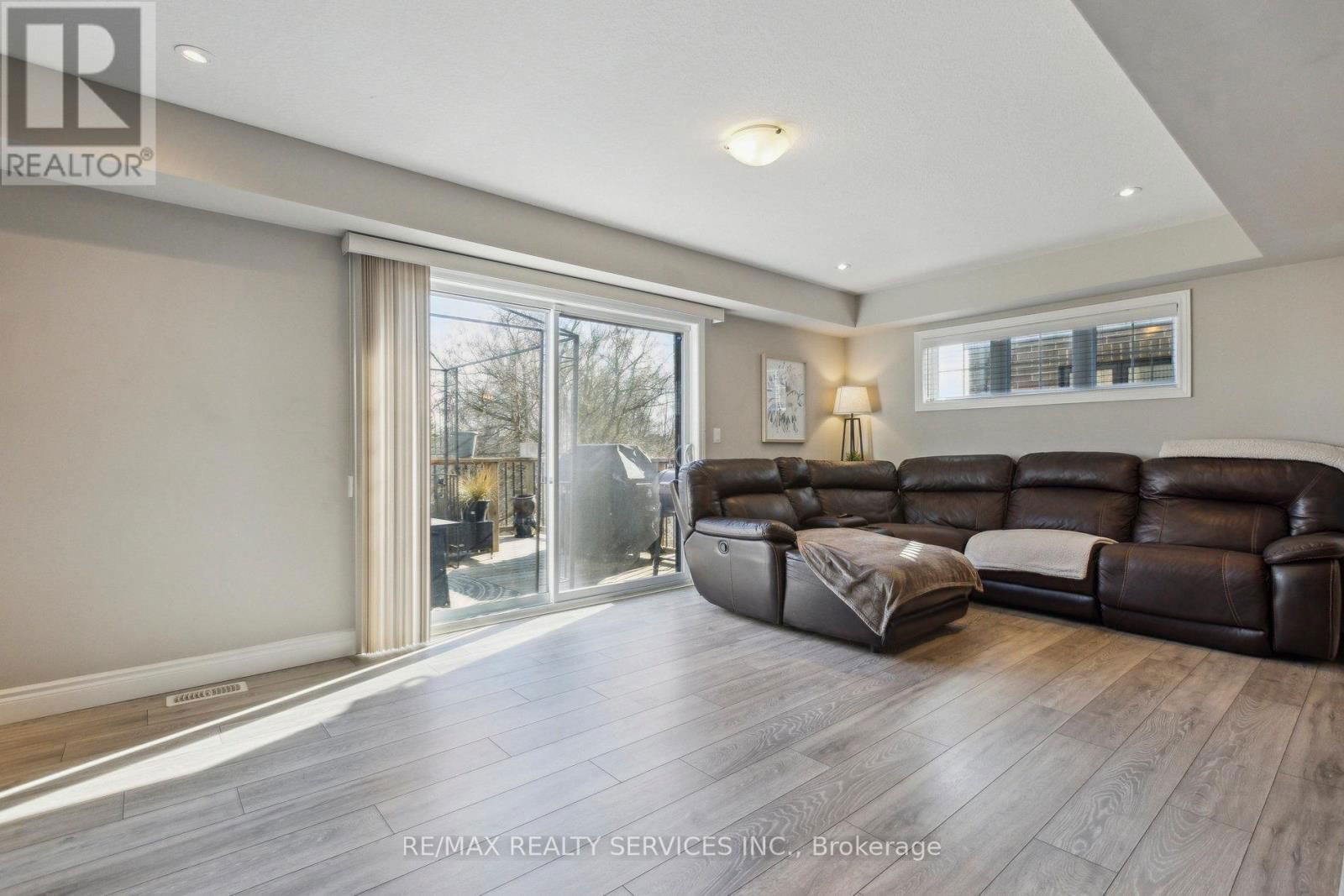 10 - 625 BLACKBRIDGE ROAD Image 13