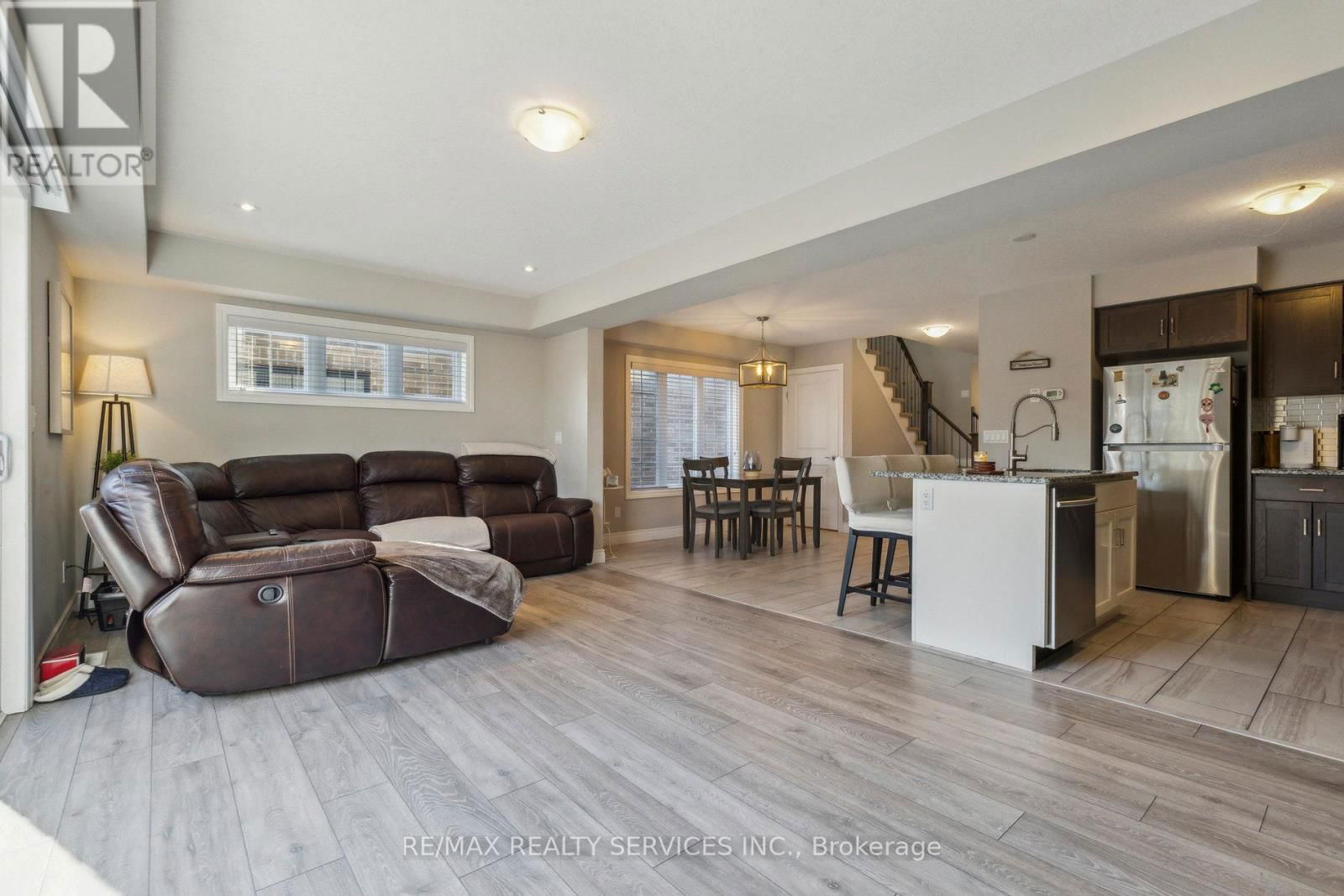 10 - 625 BLACKBRIDGE ROAD Image 15