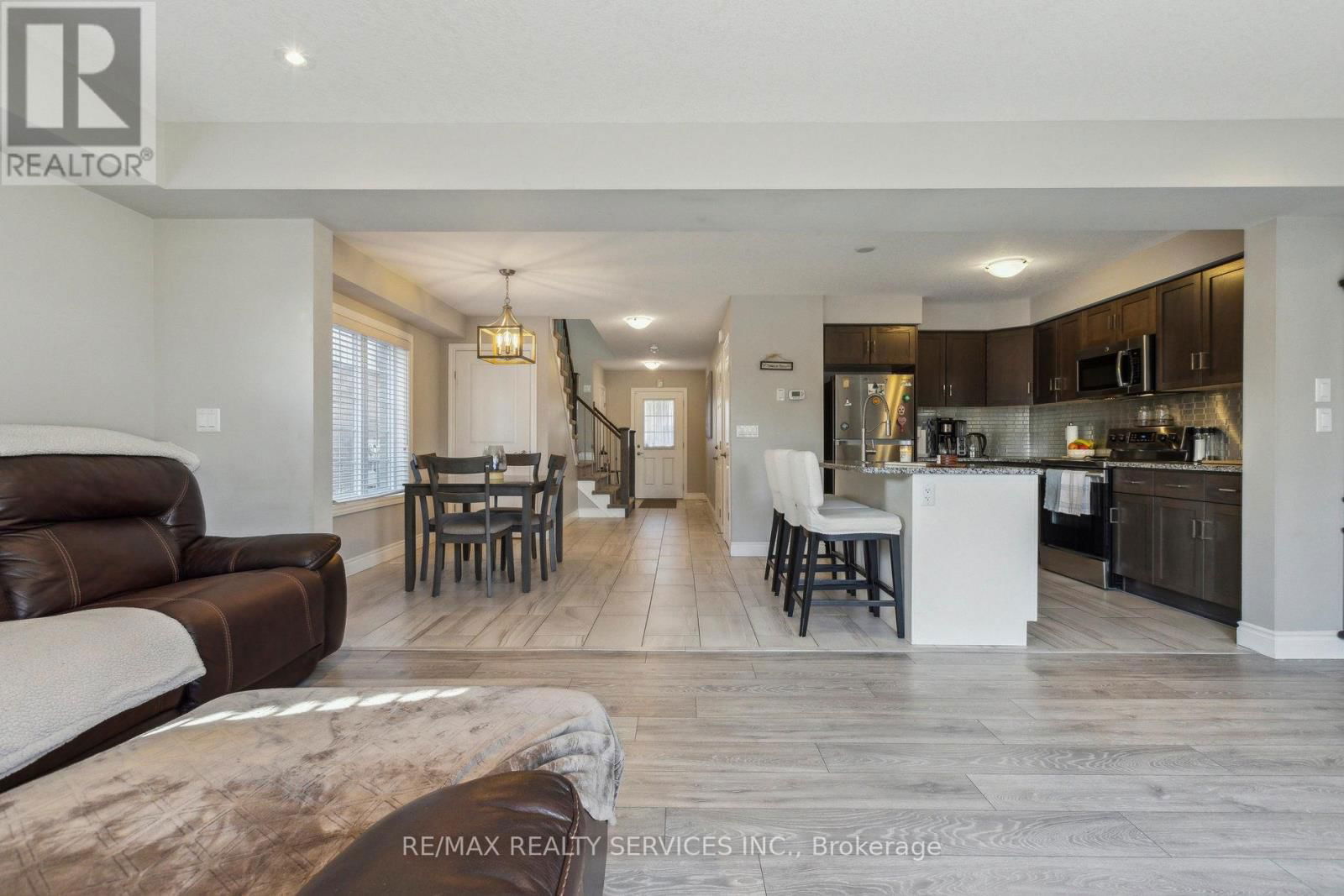 10 - 625 BLACKBRIDGE ROAD Image 16