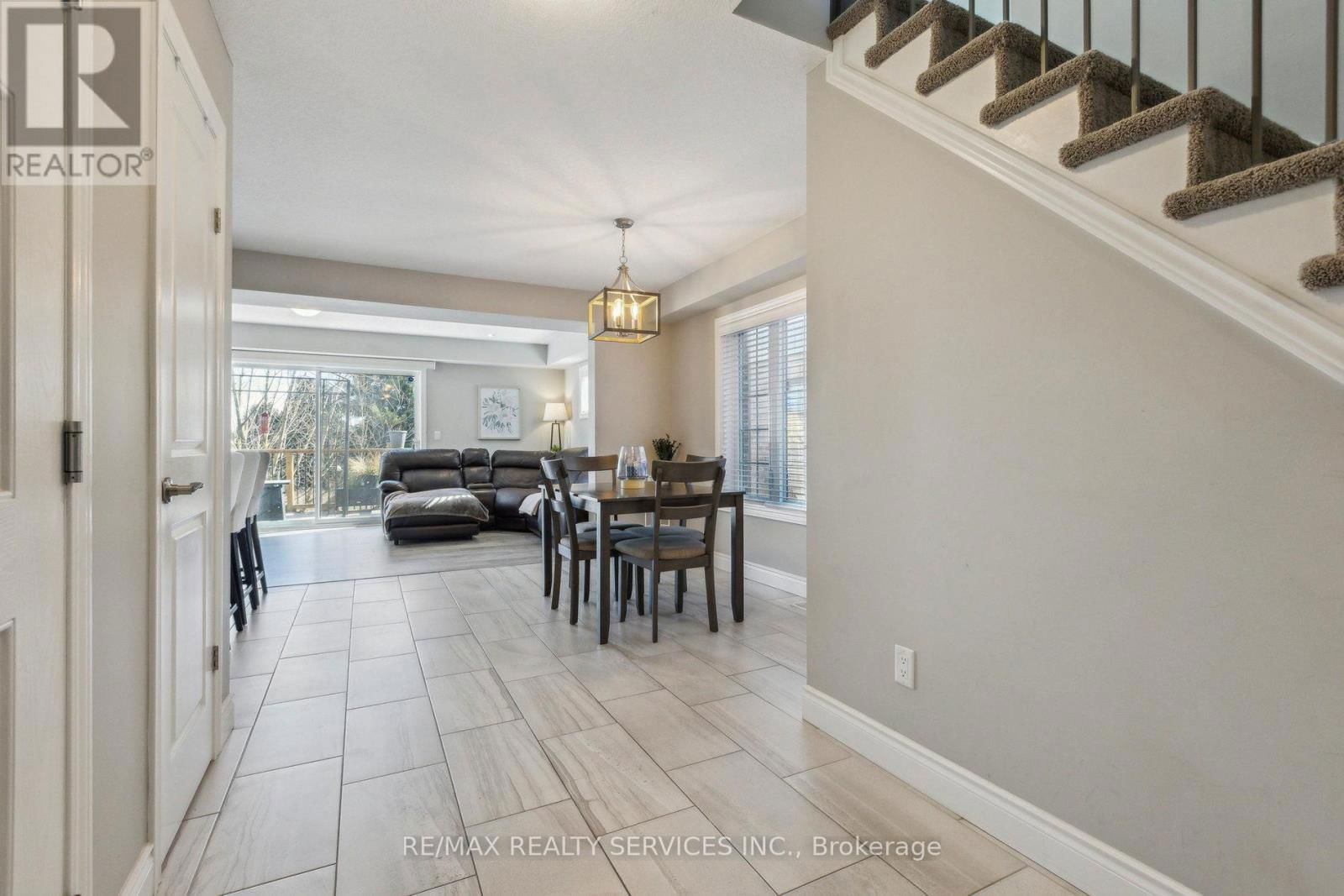 10 - 625 BLACKBRIDGE ROAD Image 6