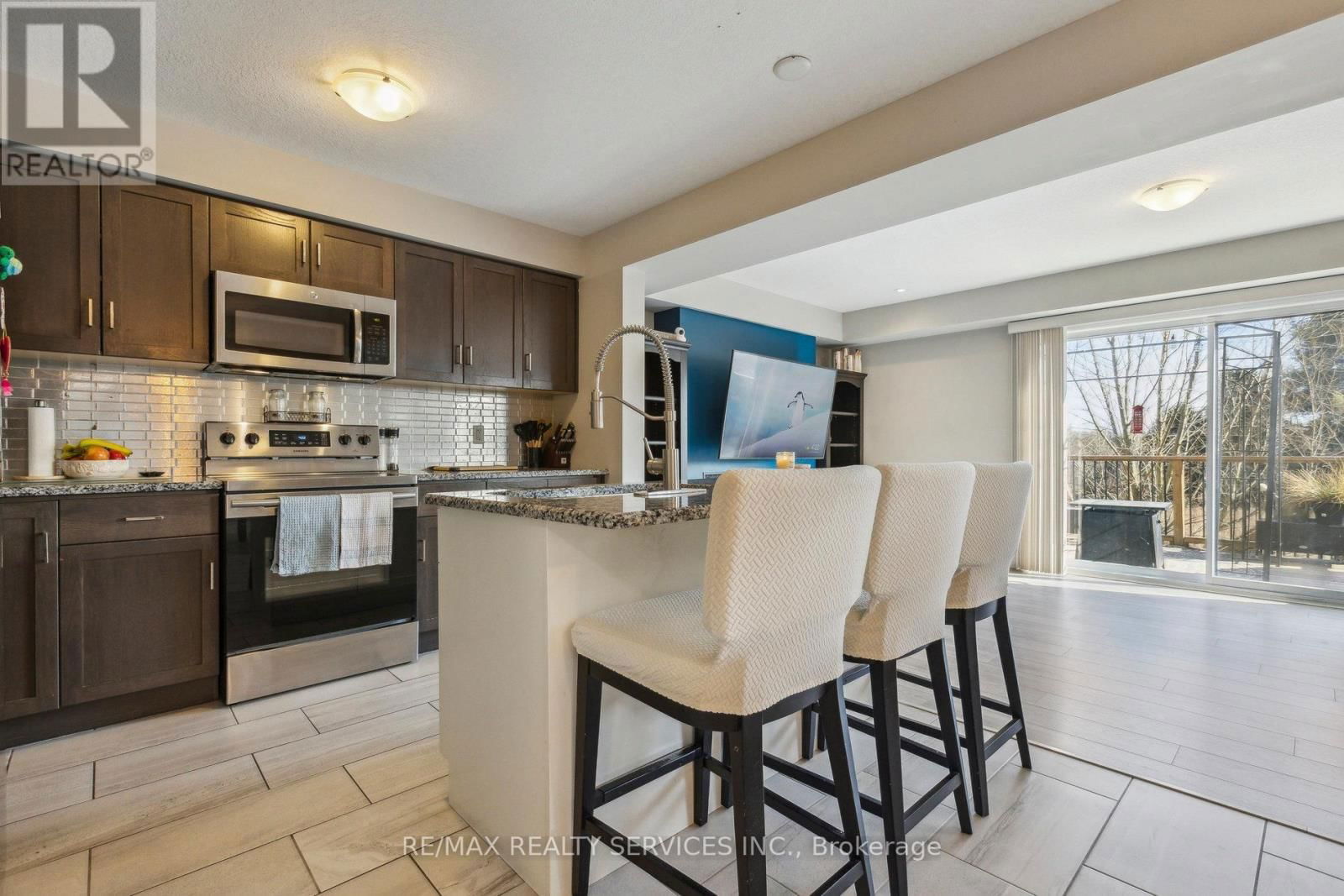 10 - 625 BLACKBRIDGE ROAD Image 9