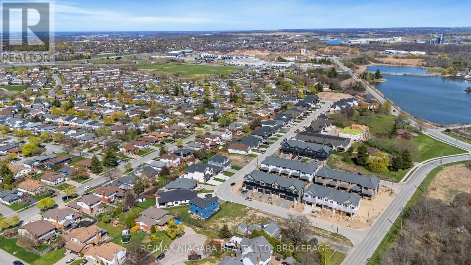 96 IVY CRESCENT Image 15