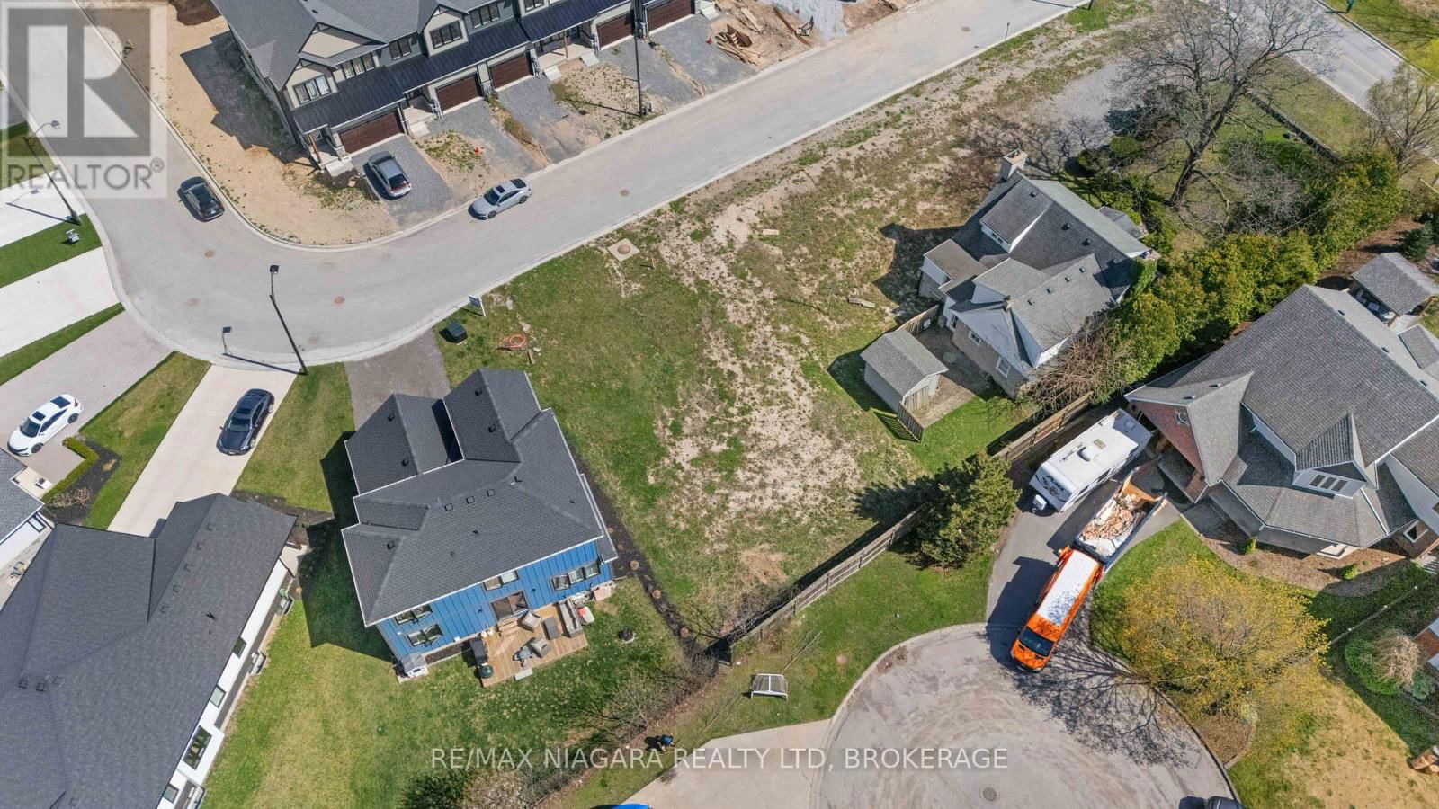 96 IVY CRESCENT Image 21